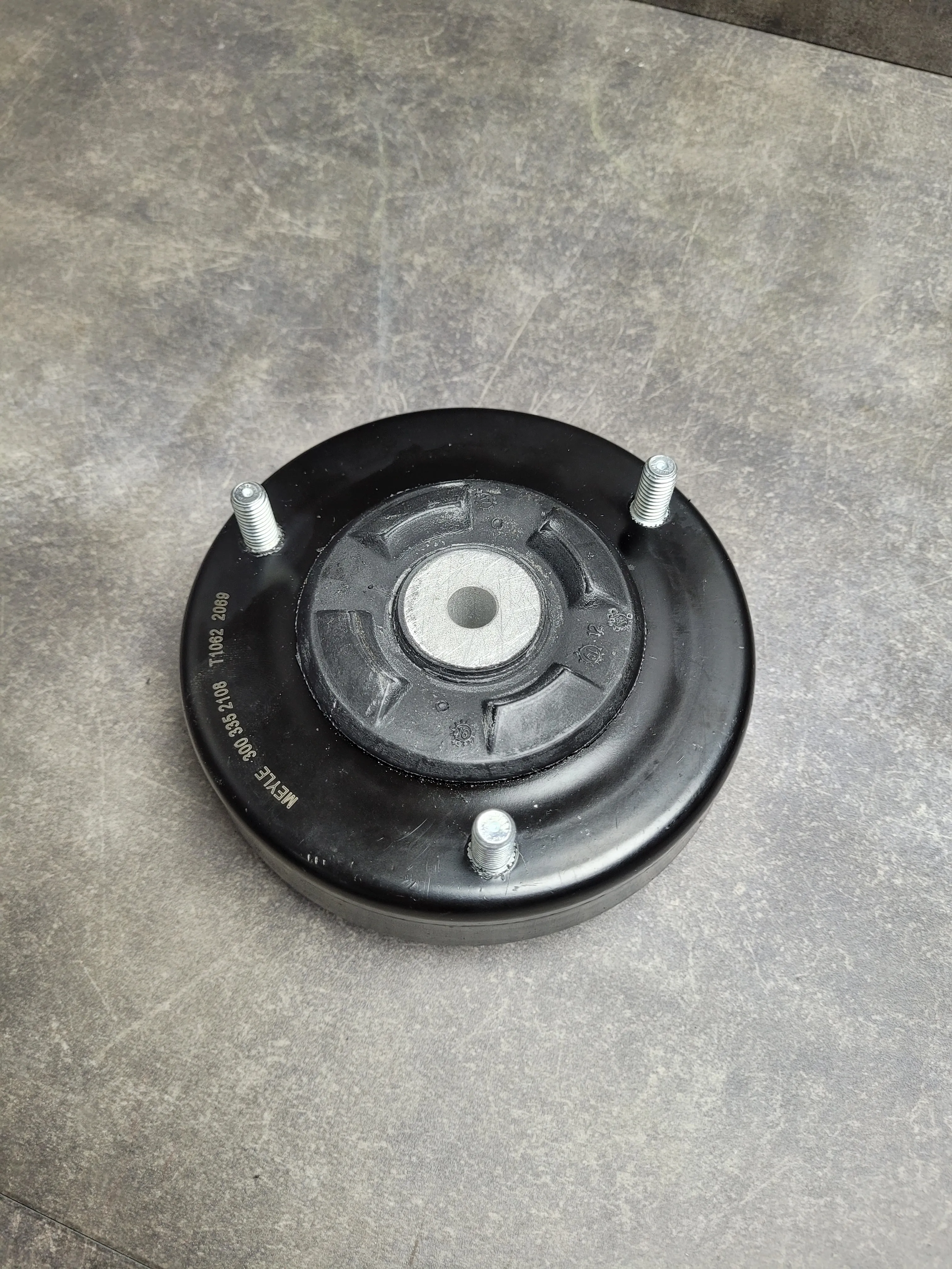 Опора амортизатора задн E38, E39 [540i]