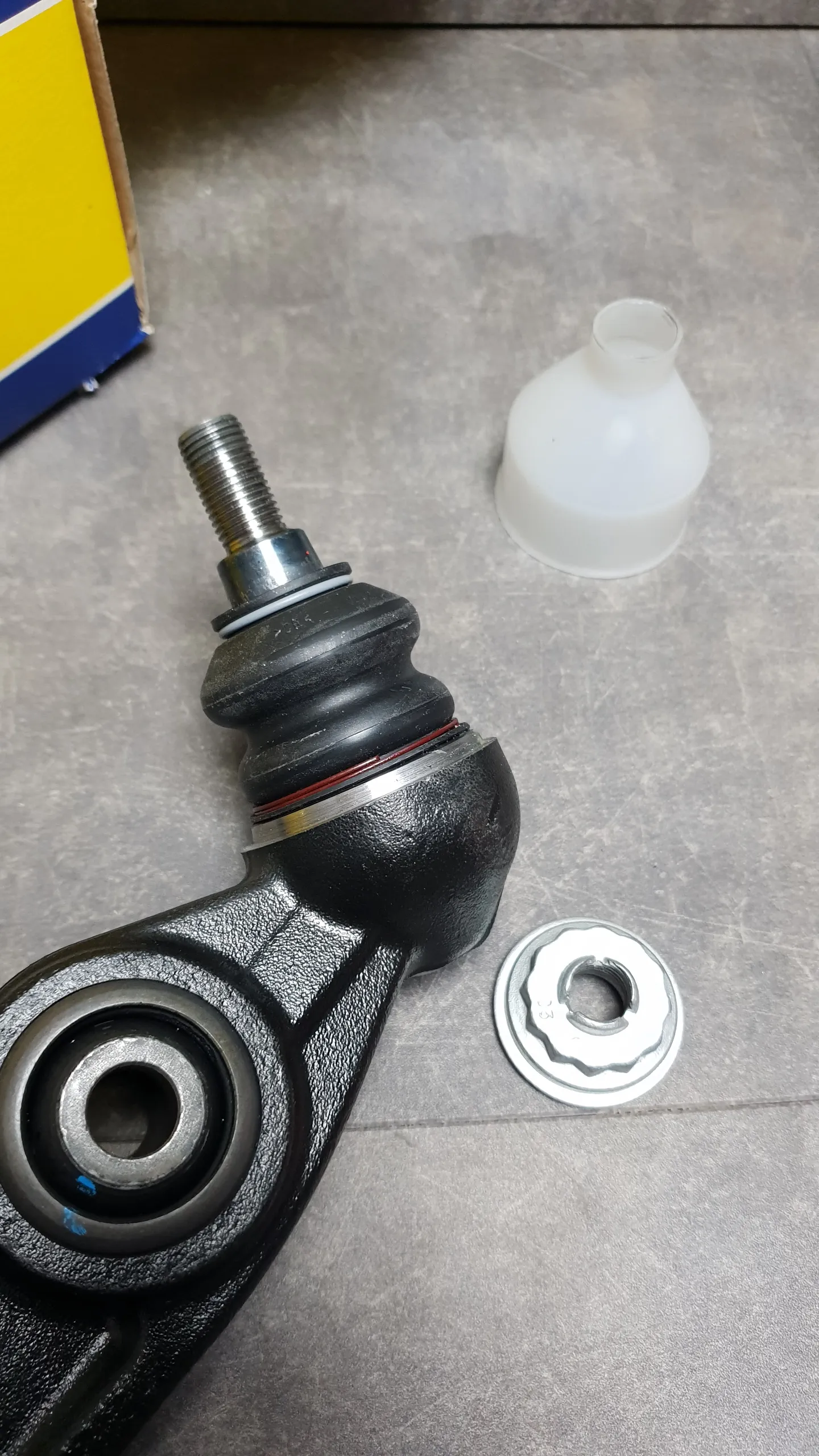 Рычаг подвески передней нижний F15,F16 (задний) R