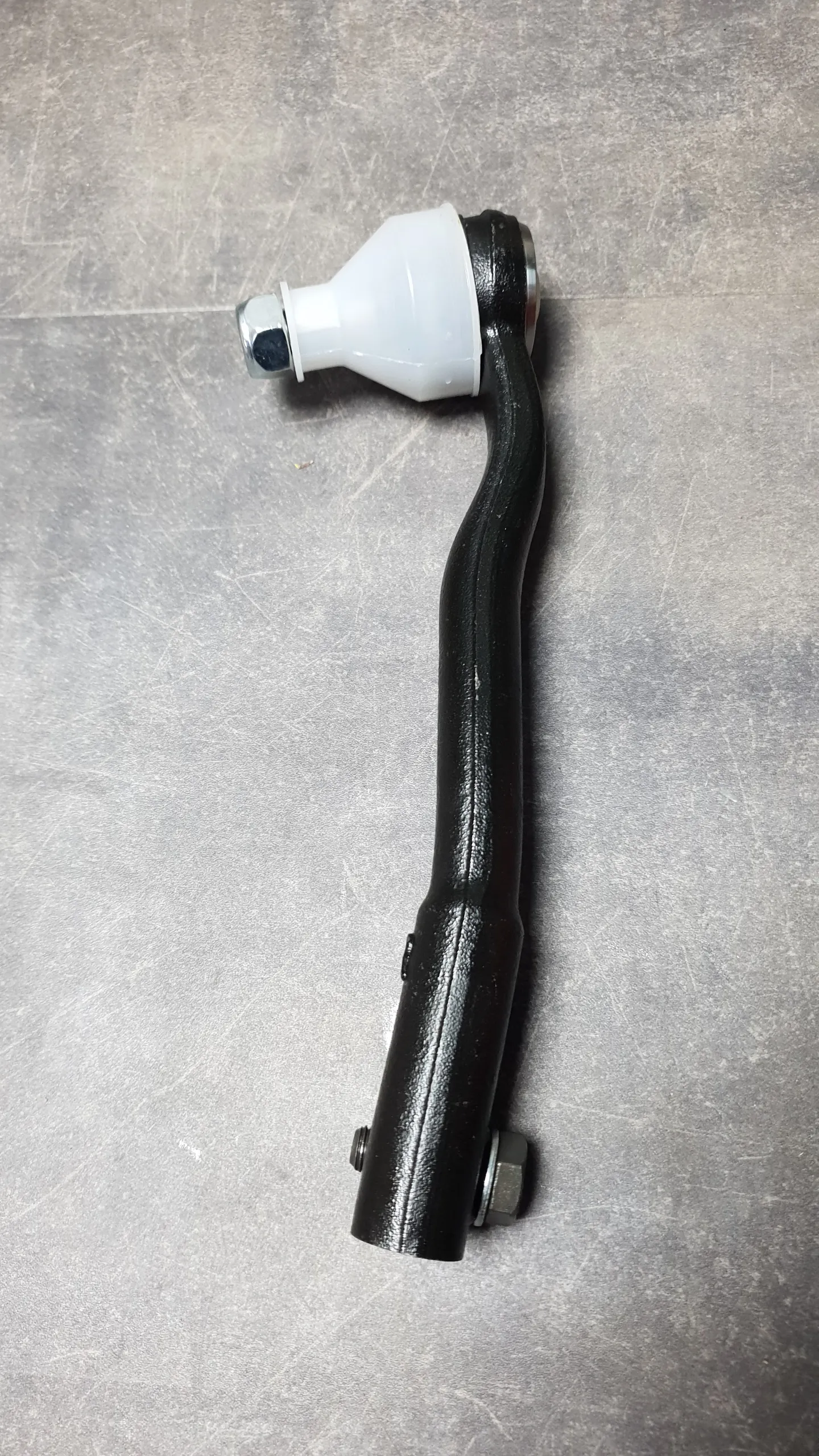 Рулевой наконечник E38 [R]