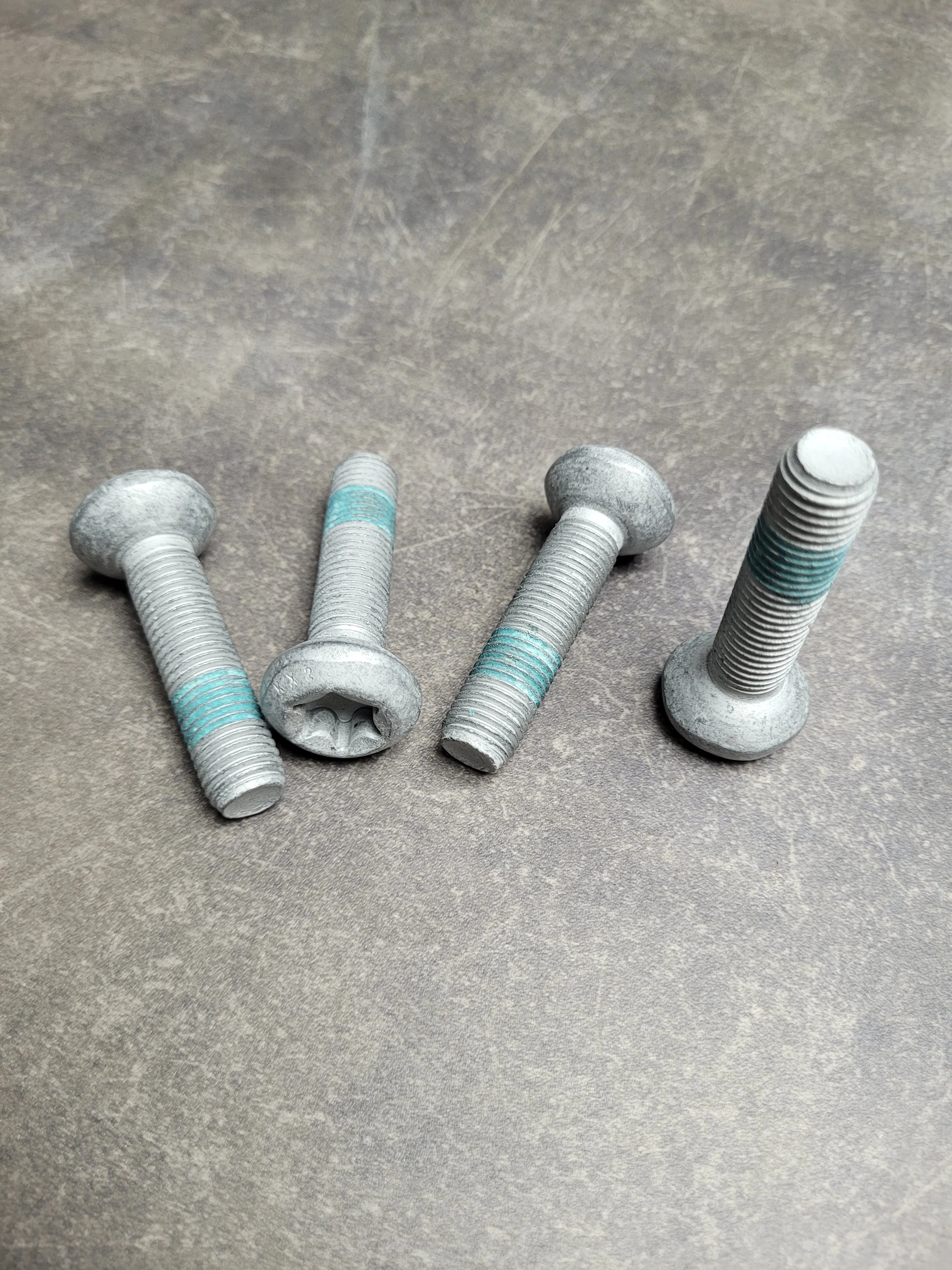 Болт передней ступицы F07,F10,F01,F25,F26 (M12X1.5X45-10.9) (26-16)