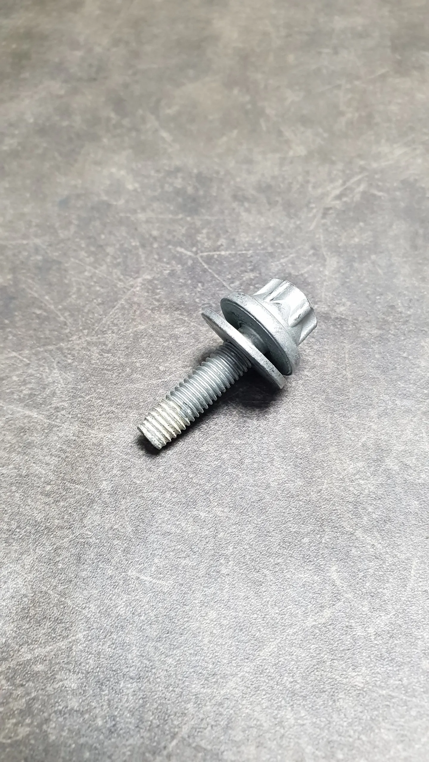 Винт самонарезной передней опоры стойки F07,F10,F11,F01 [M8X30-10.9 ZNS3] (19-8)