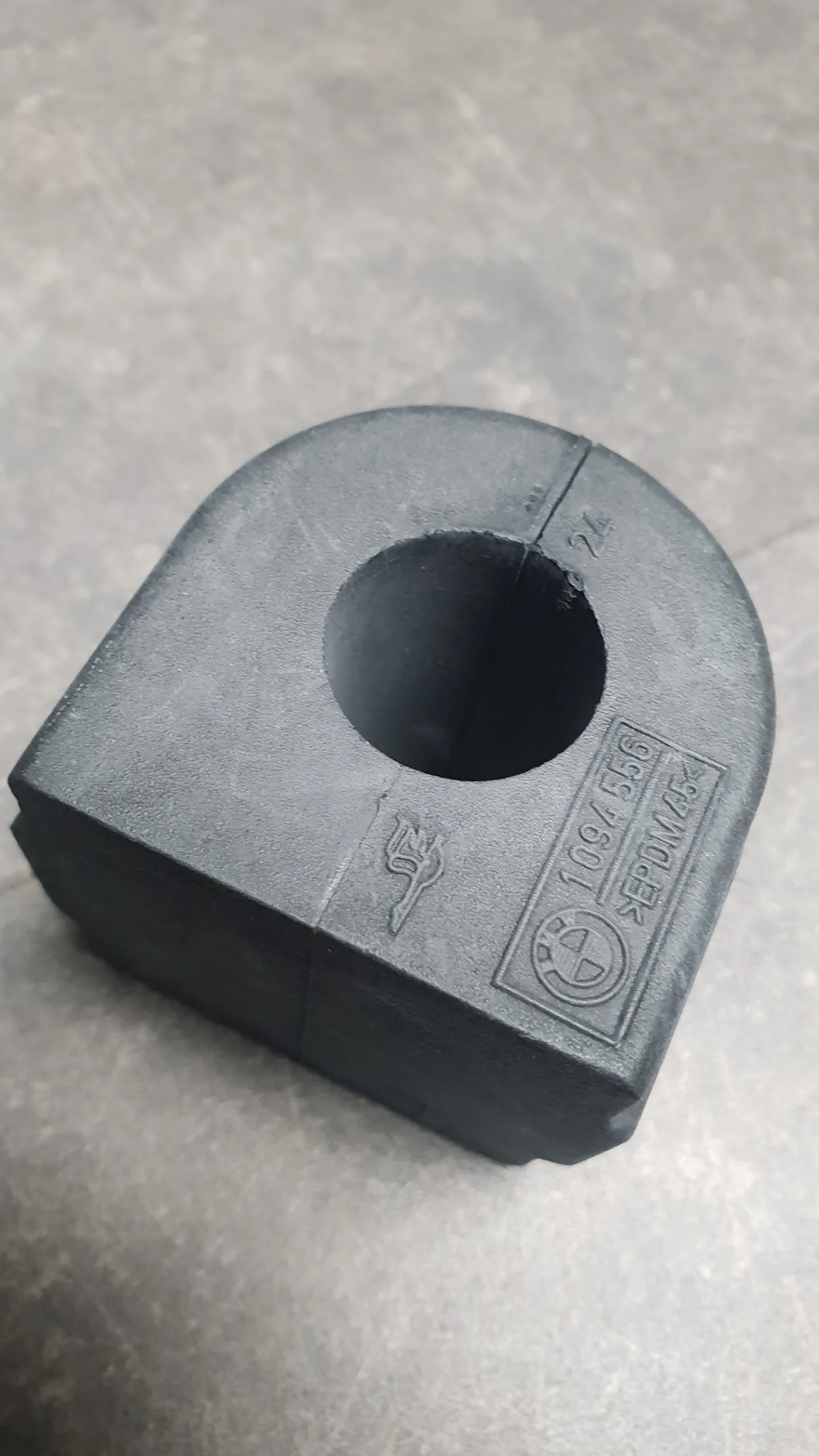 Втулка стабилизатора переднего E46 (S225A,S226A,S338A) D=24mm