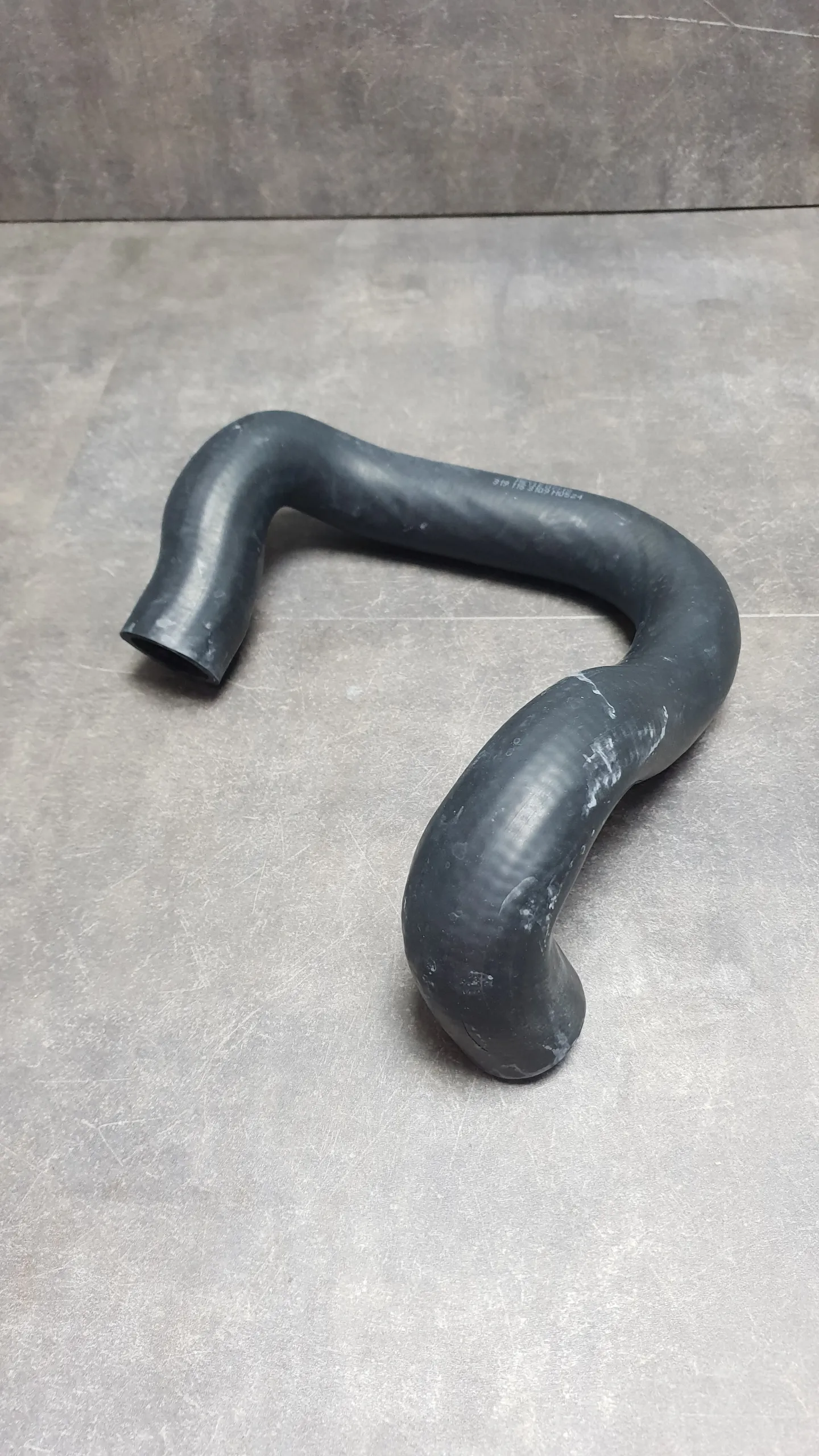 Патрубок системы охлаждения M20 [E34,E30,E28] (помпа-термостат) [с катализатором]