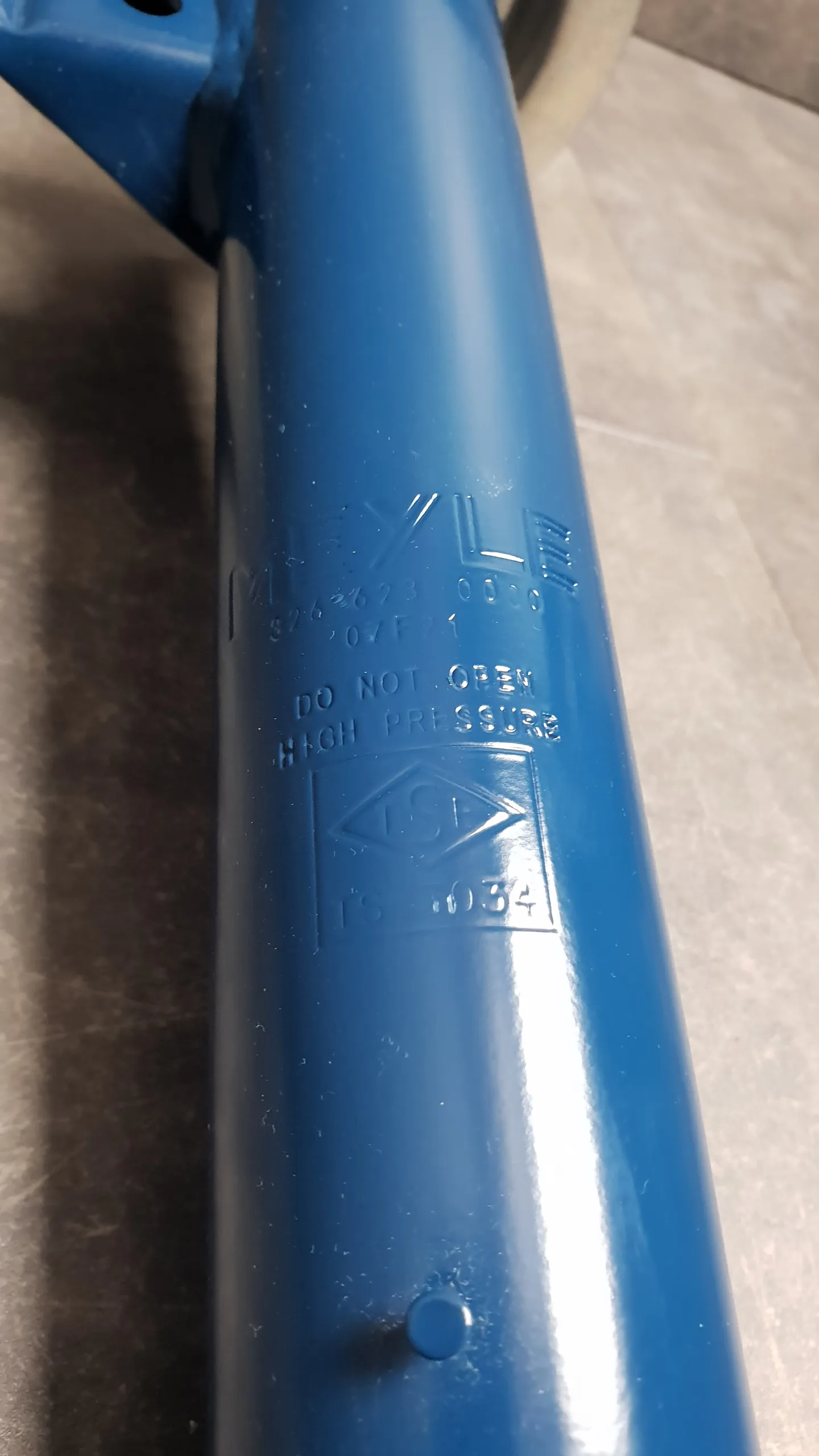 Стойка амортизационная передняя E46 [4 цил / до 09.2001] (L)