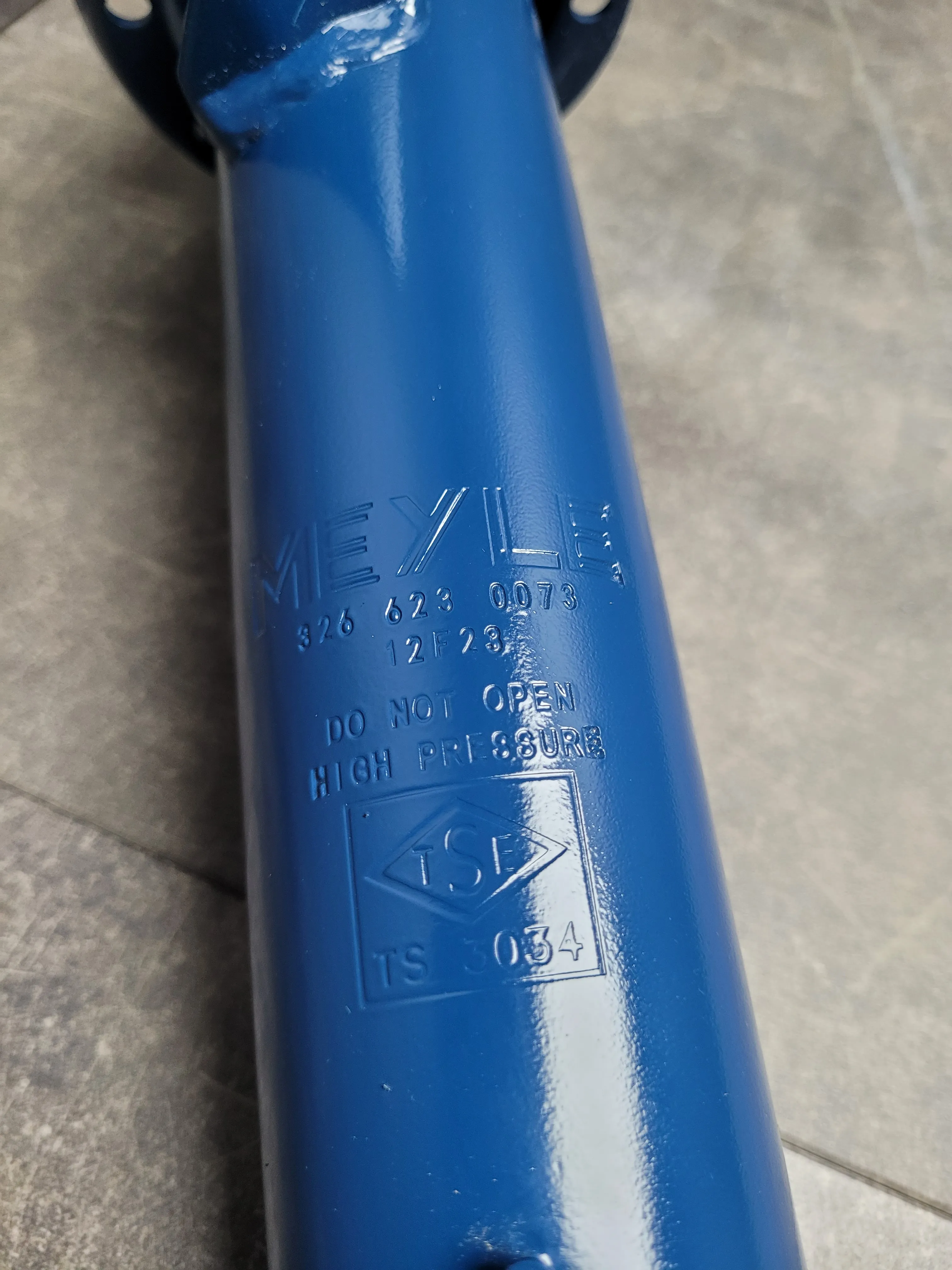 Стойка амортизационная передняя E84 [стандарт] (L)