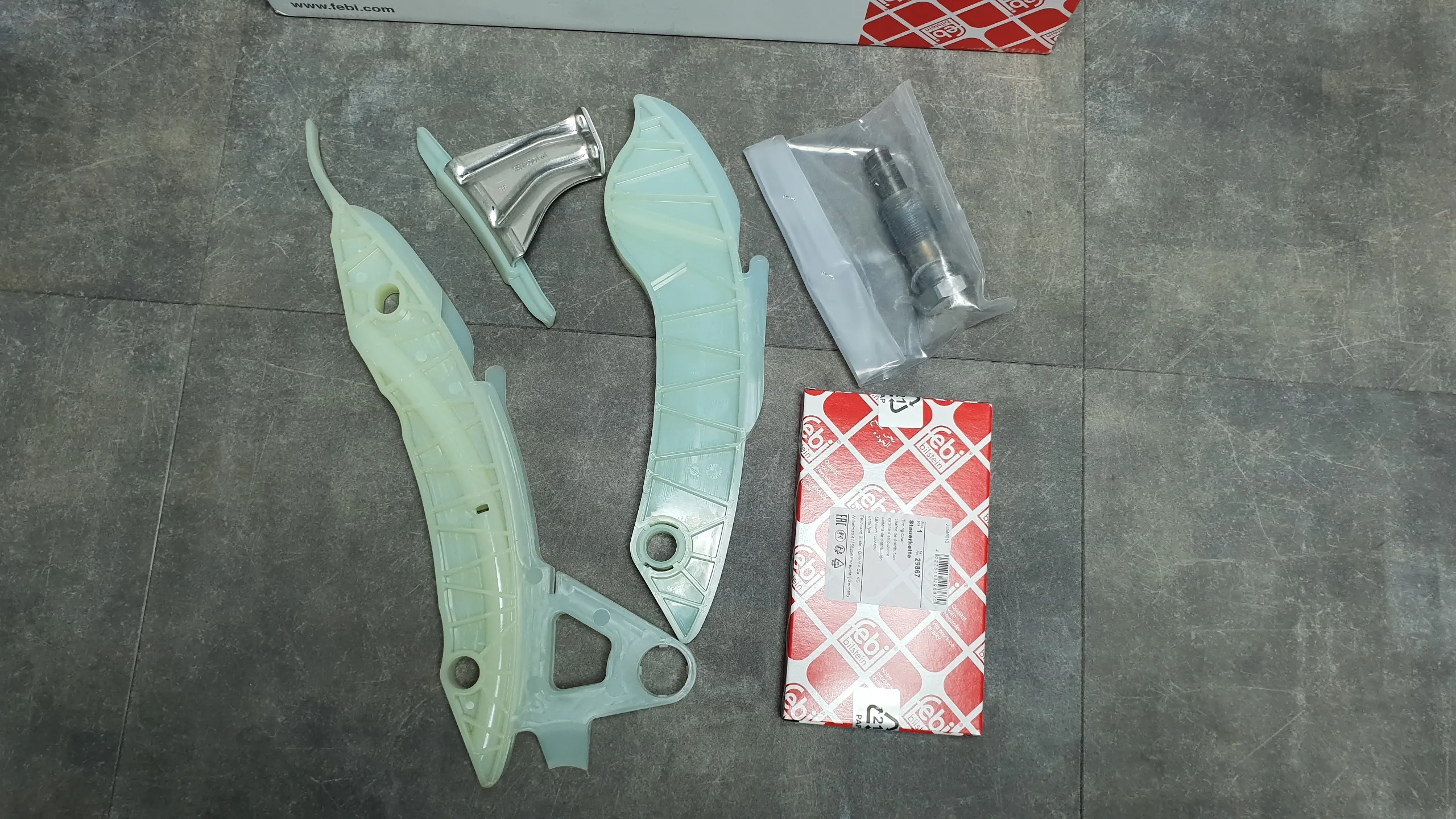 Комплект ГРМ N13 [цепь, натяжитель, 2 направляющих цепи,рельс]