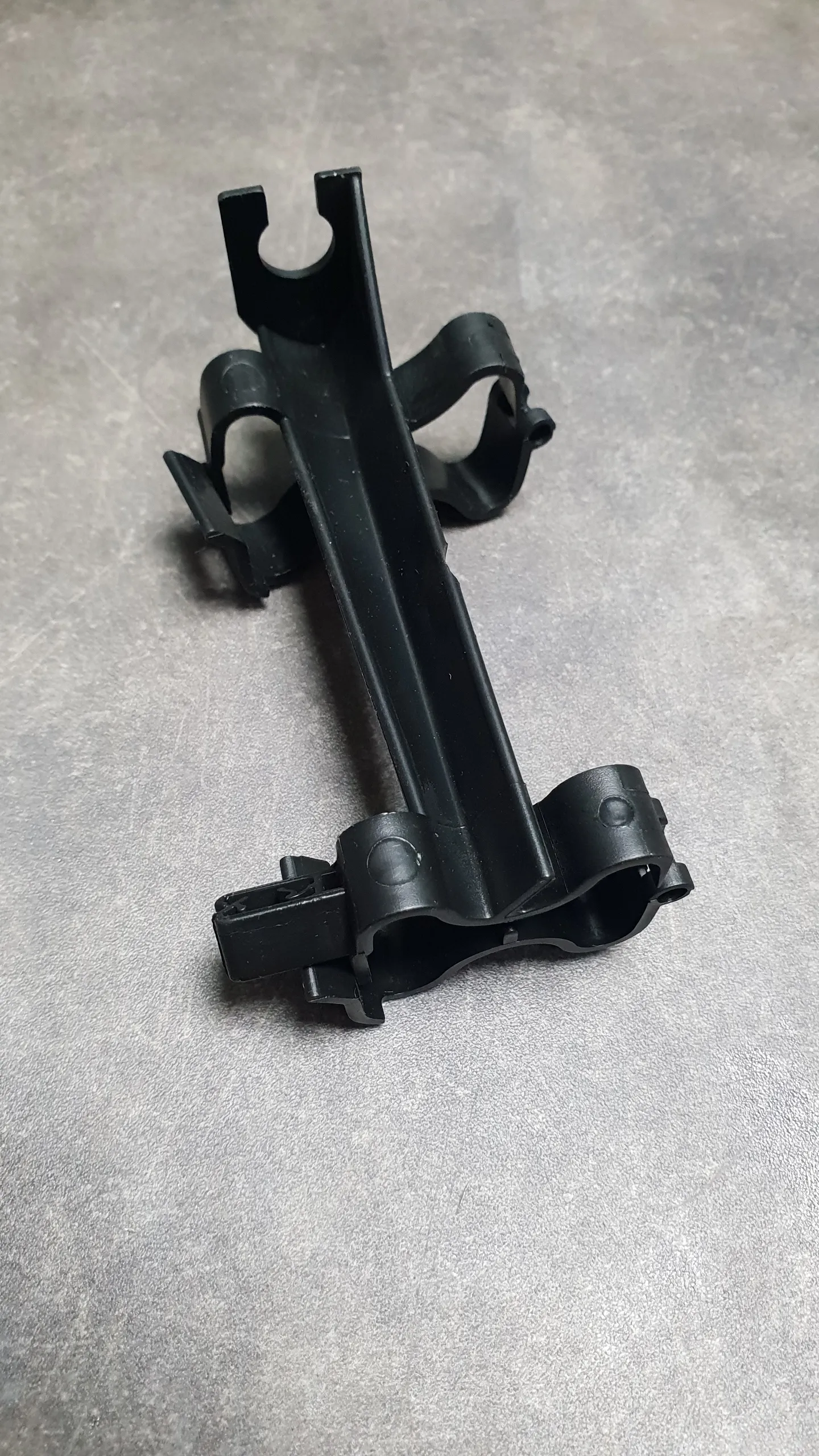 Кронштейн датчика ABS заднего левого рычага (бумеранга) E39/E60/E65