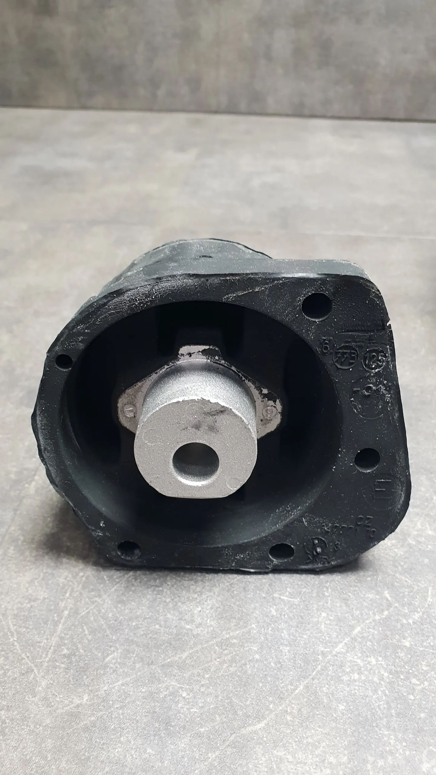 Сайлентблок раздаточной коробки E46, E90-92, E60, F07 GT, F01, X1 E84, X3 E83