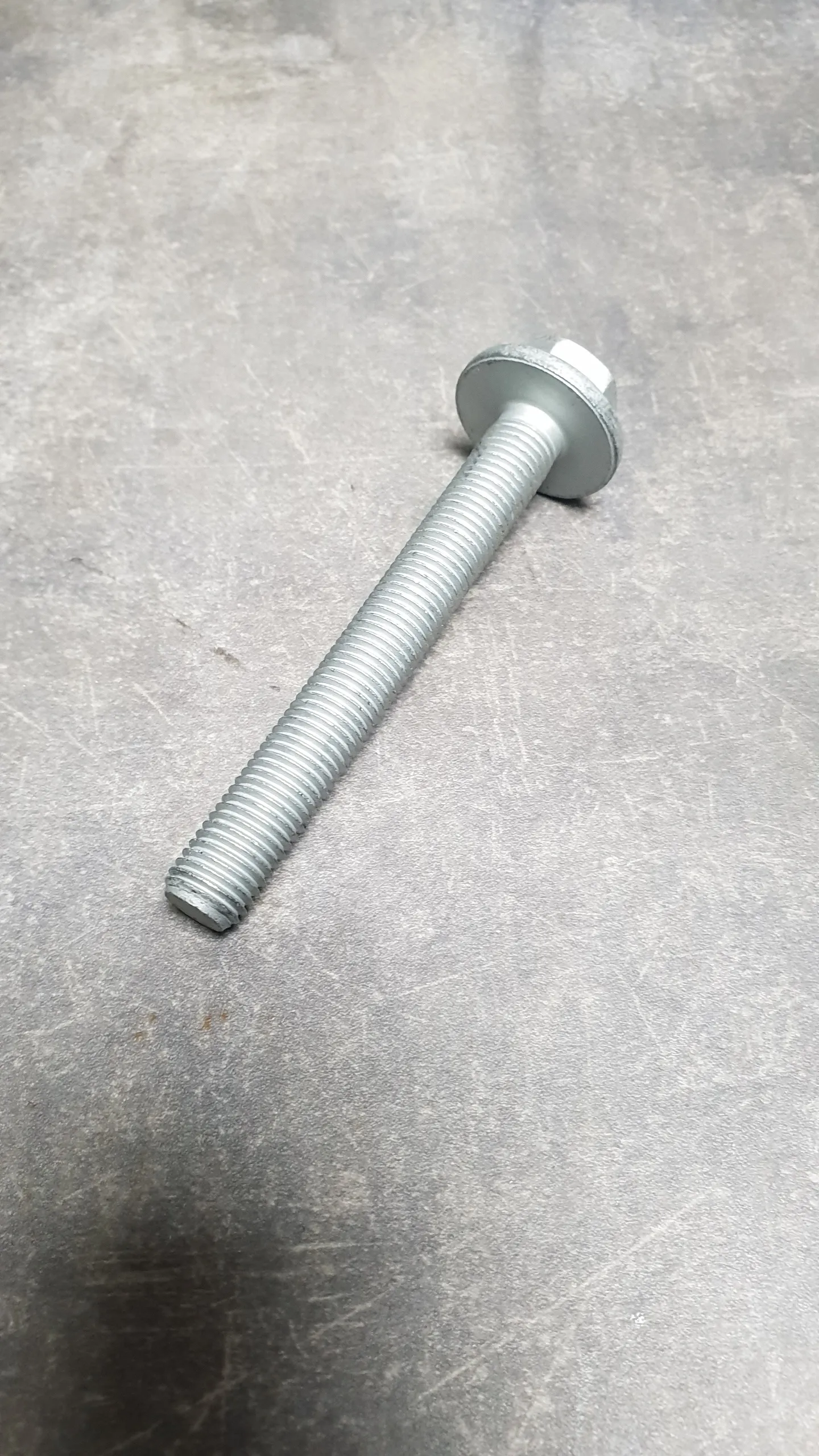 Болт рычага поперечного задней подвески Е60,Е65 [кривой/бумеранг, M12x1.5x92] (15-9)