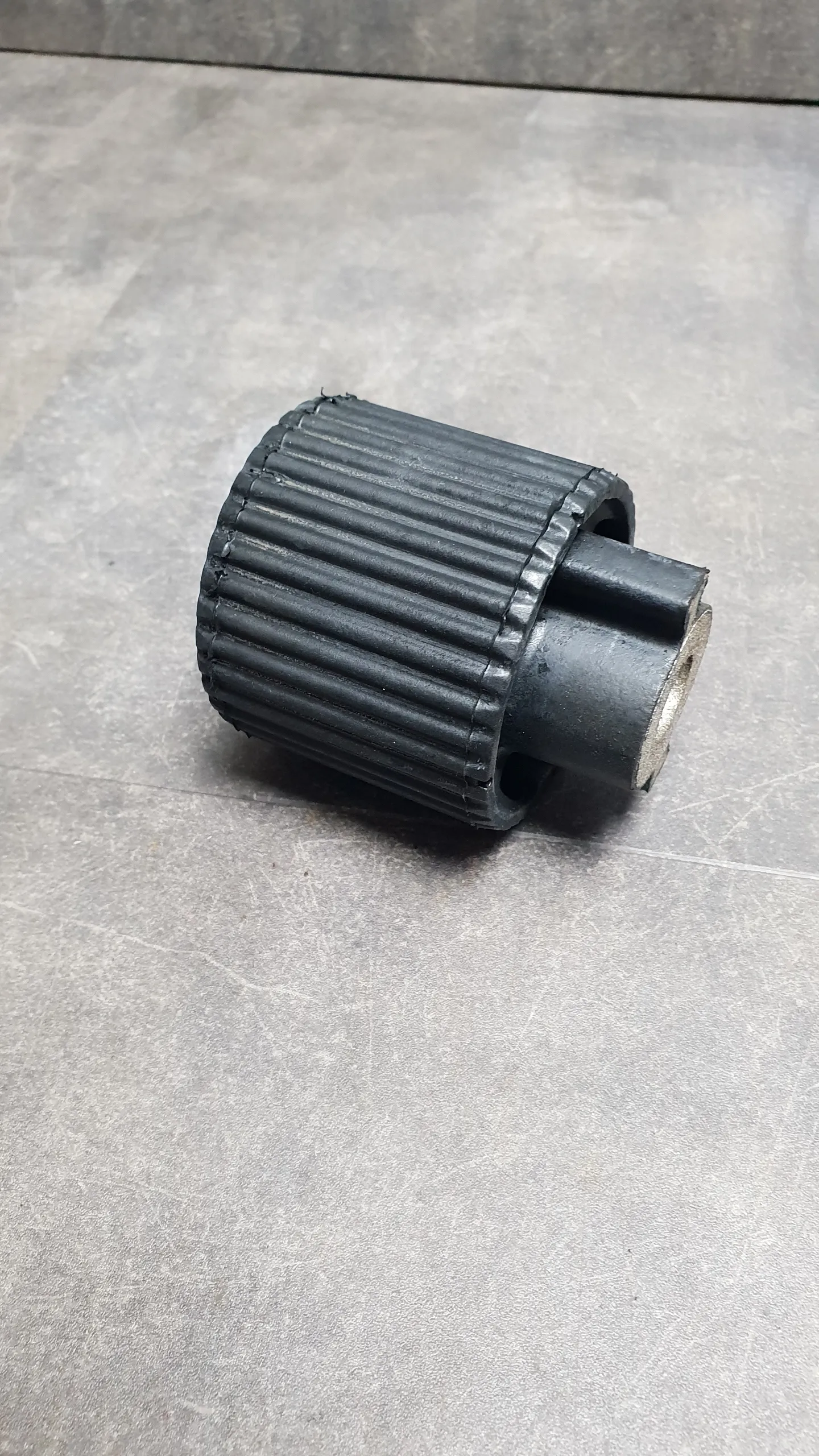 Сайлентблок балки моста редуктора [задний] F10,F07