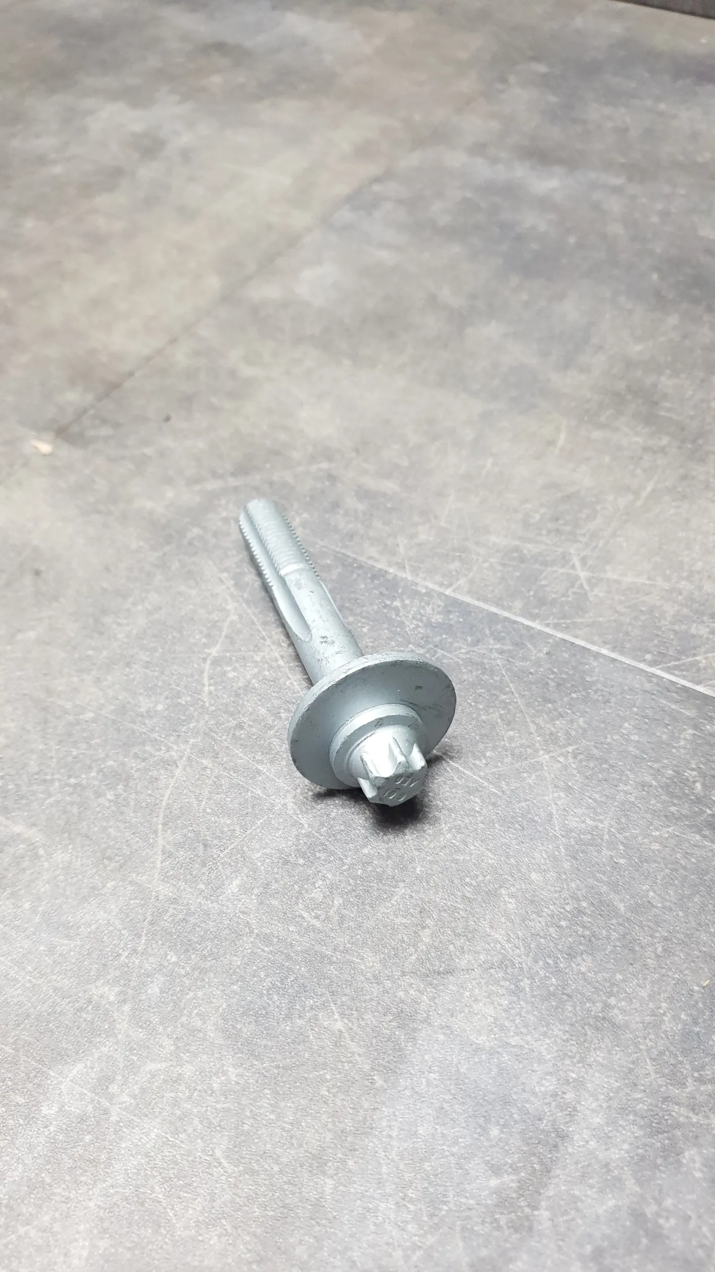 Болт эксцентриковый [схождение  прямой рычаг  M12X1,5X75-10.9] F40,F45,F46,F48,F49,F39 (20-8)