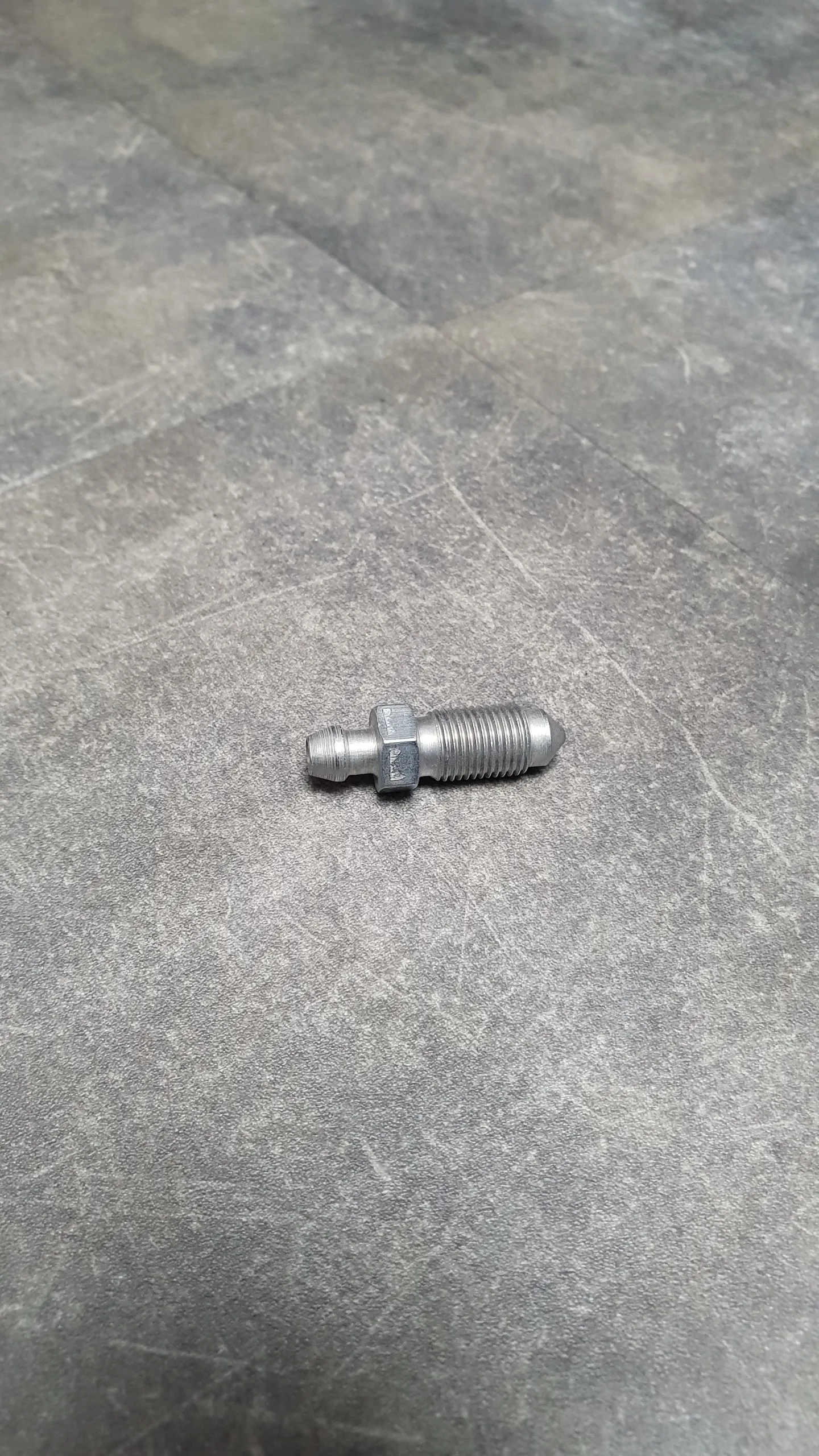 Штуцер для прокачки тормозов (в суппорт, задний) E81,E90,E39,E60,F10,E65,X1 E84,X5 E53,E70