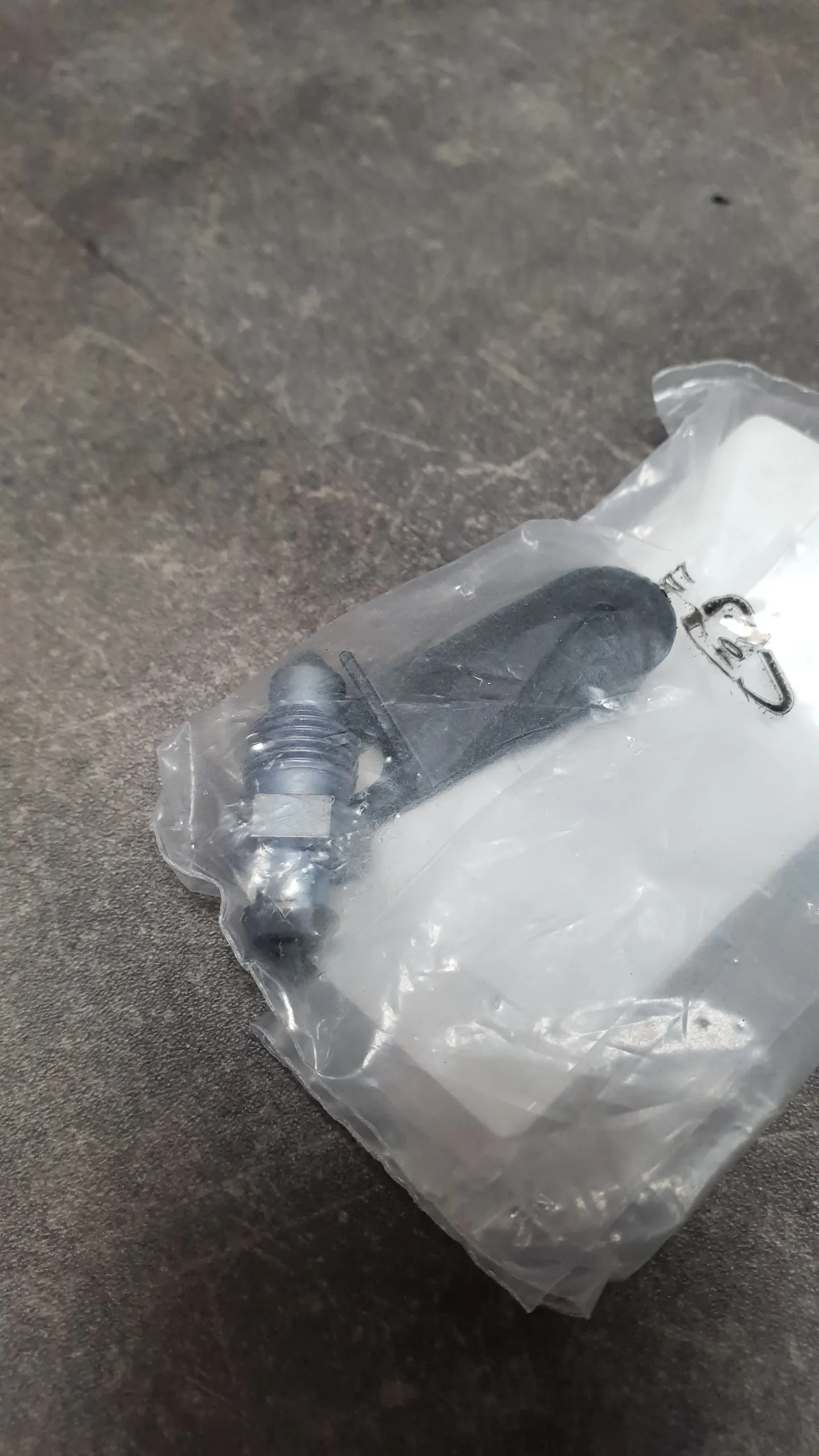 Штуцер для прокачки тормозов (в суппорт, задний) E81,E90,F10,F25