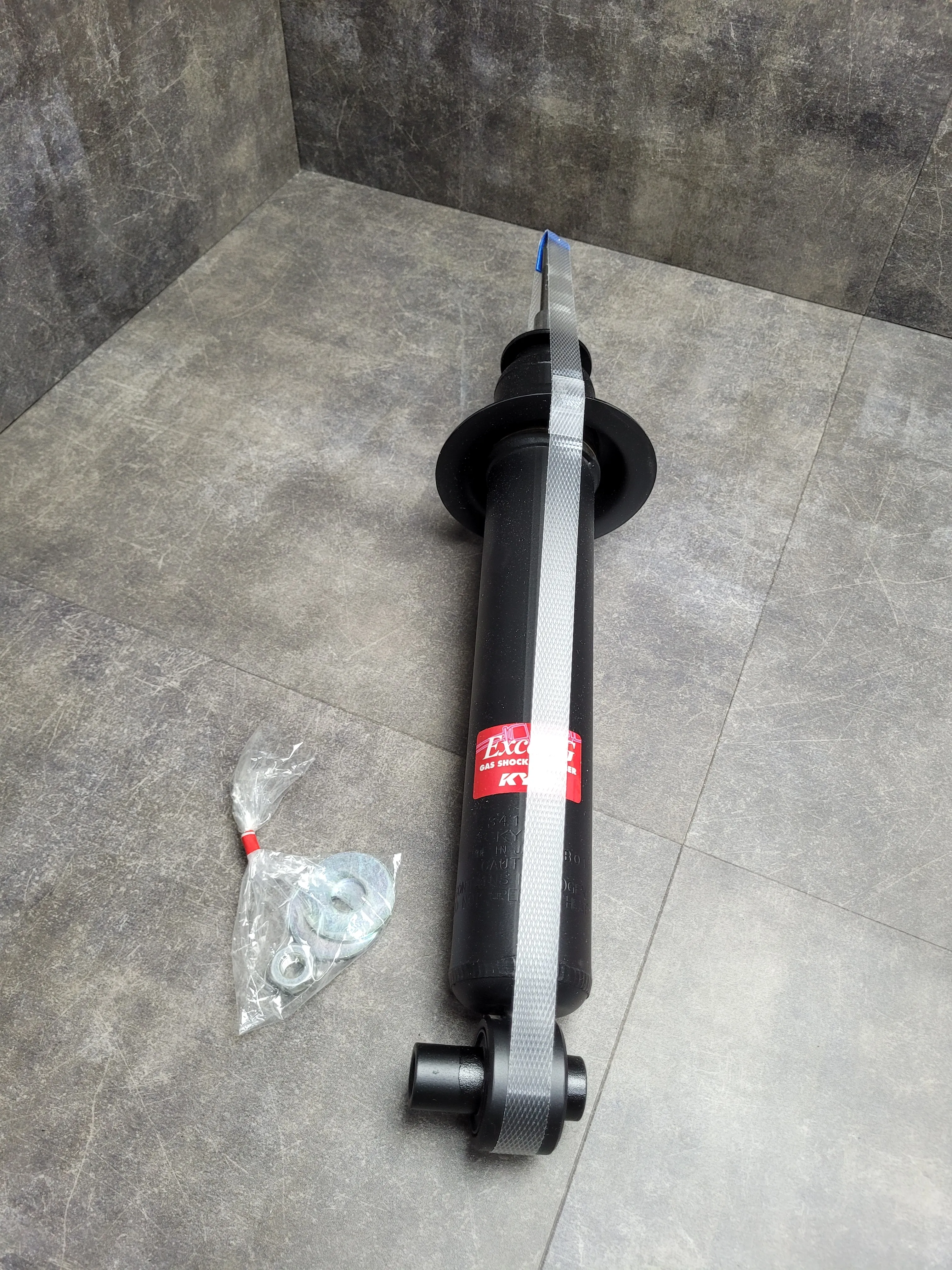 Амортизатор задний E38