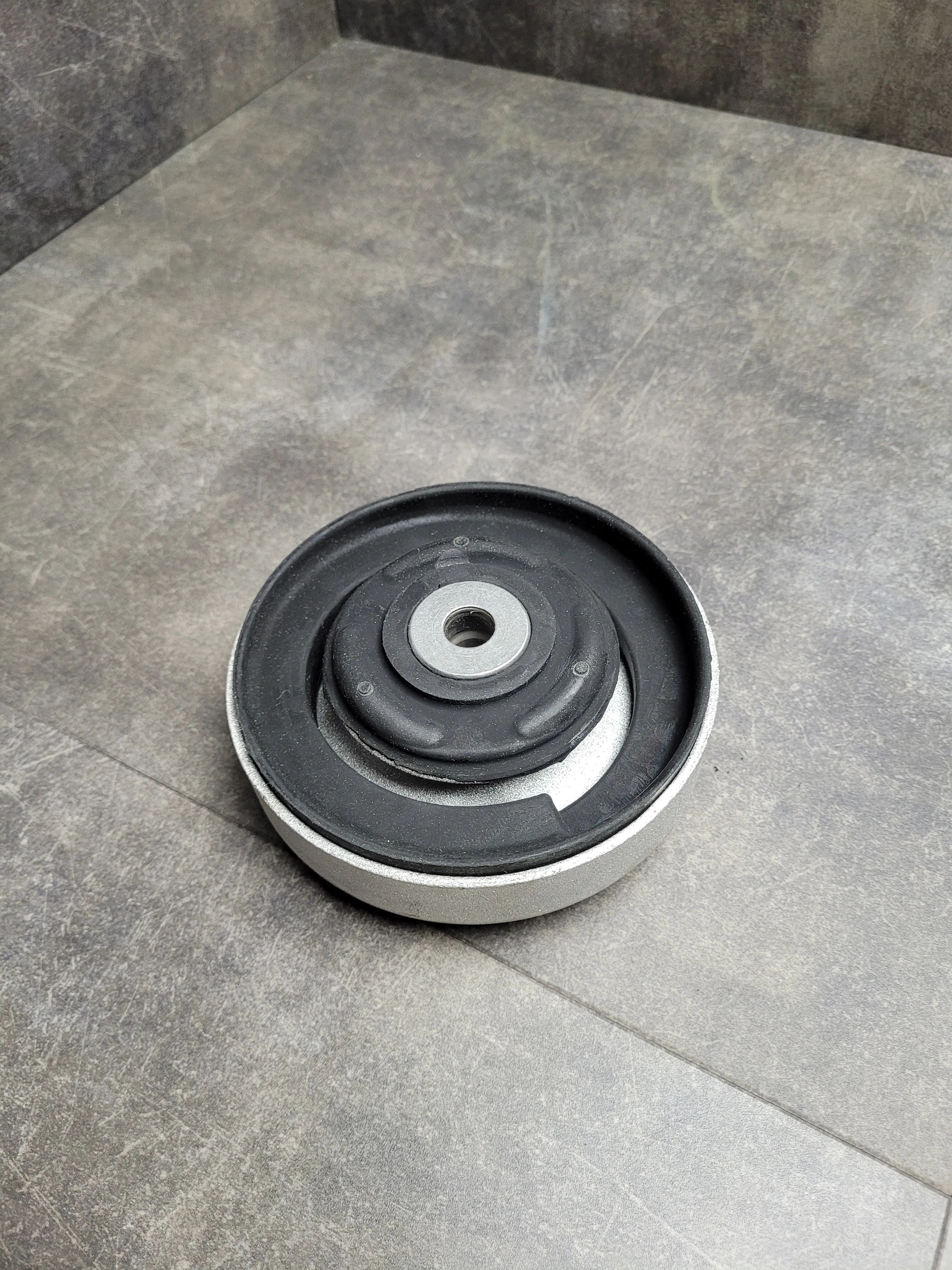 Опора амортизатора задн Е60,E65