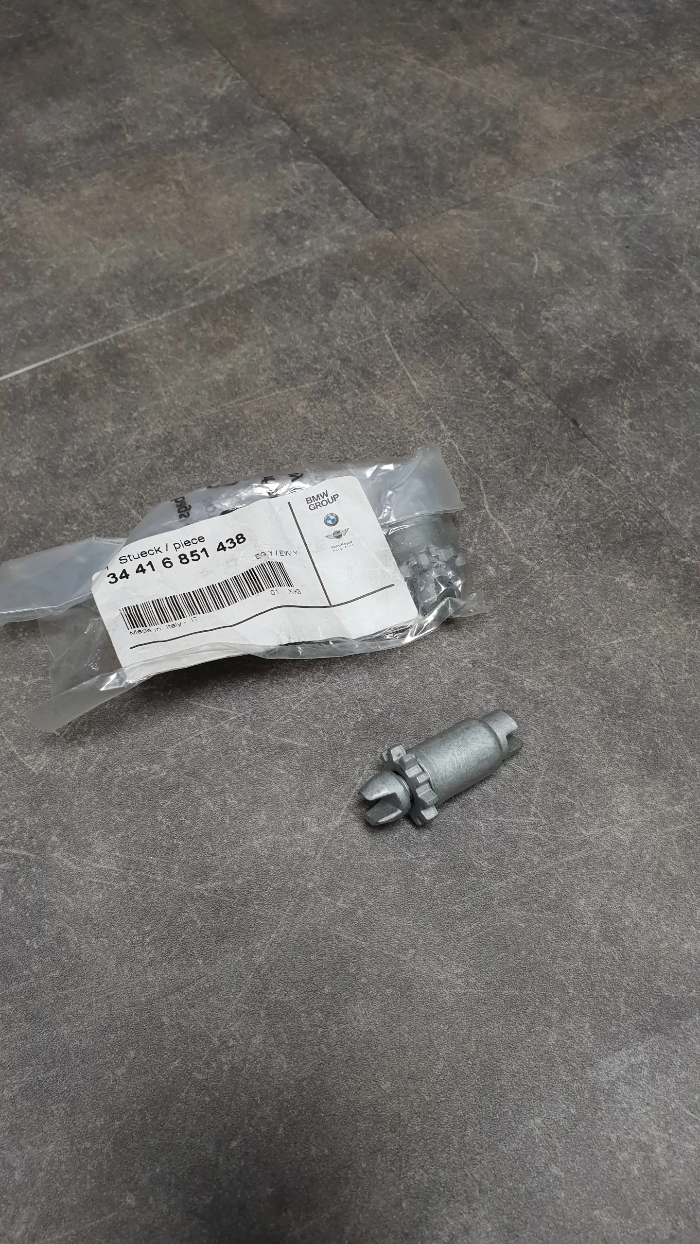 Регулятор зазора тормозных колодок ручного тормоза E36,E46,E81,E87,E90,F20,F22,F30.. ("разводилка")