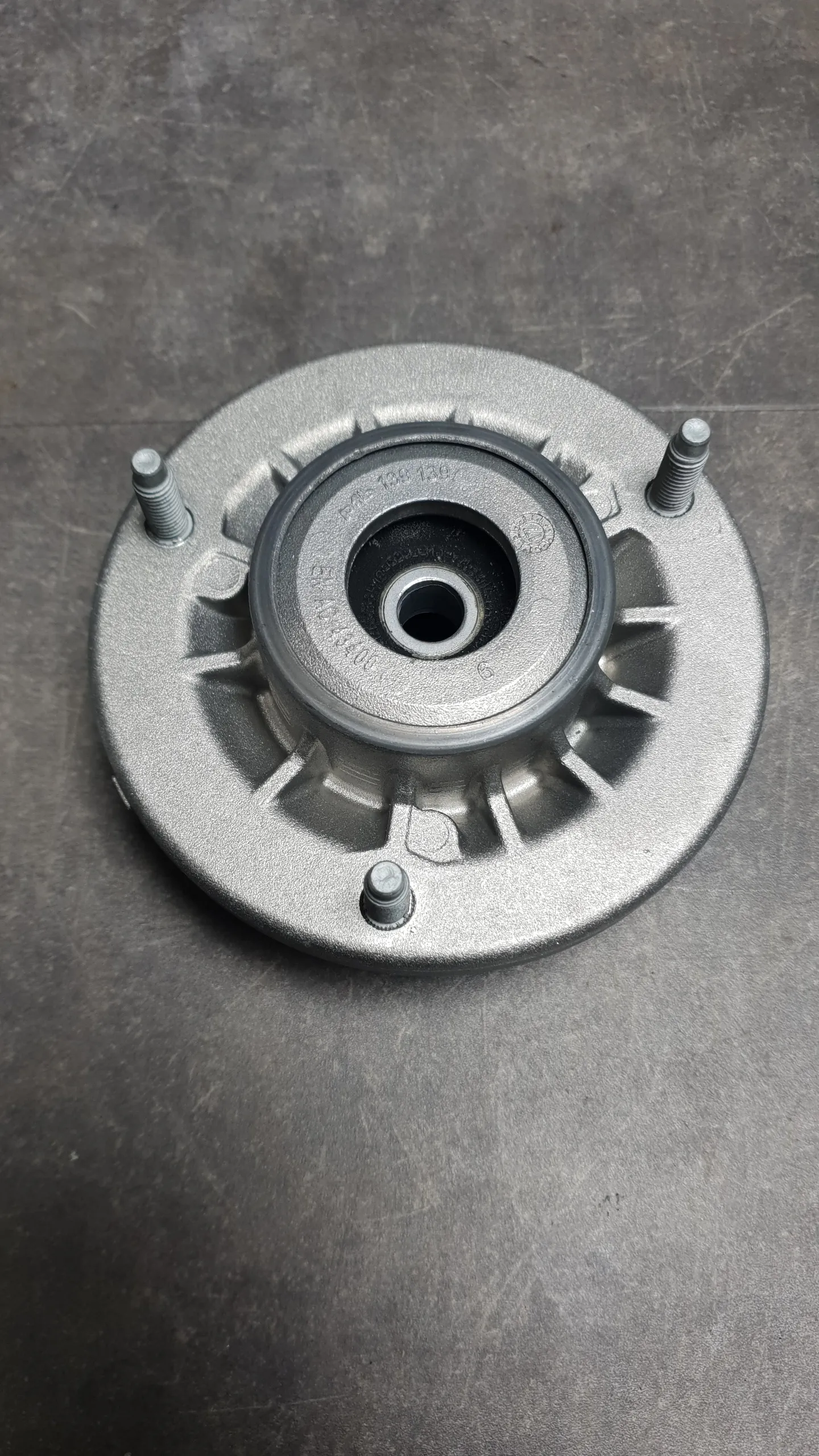 Опора амортизатора задн F10,F18