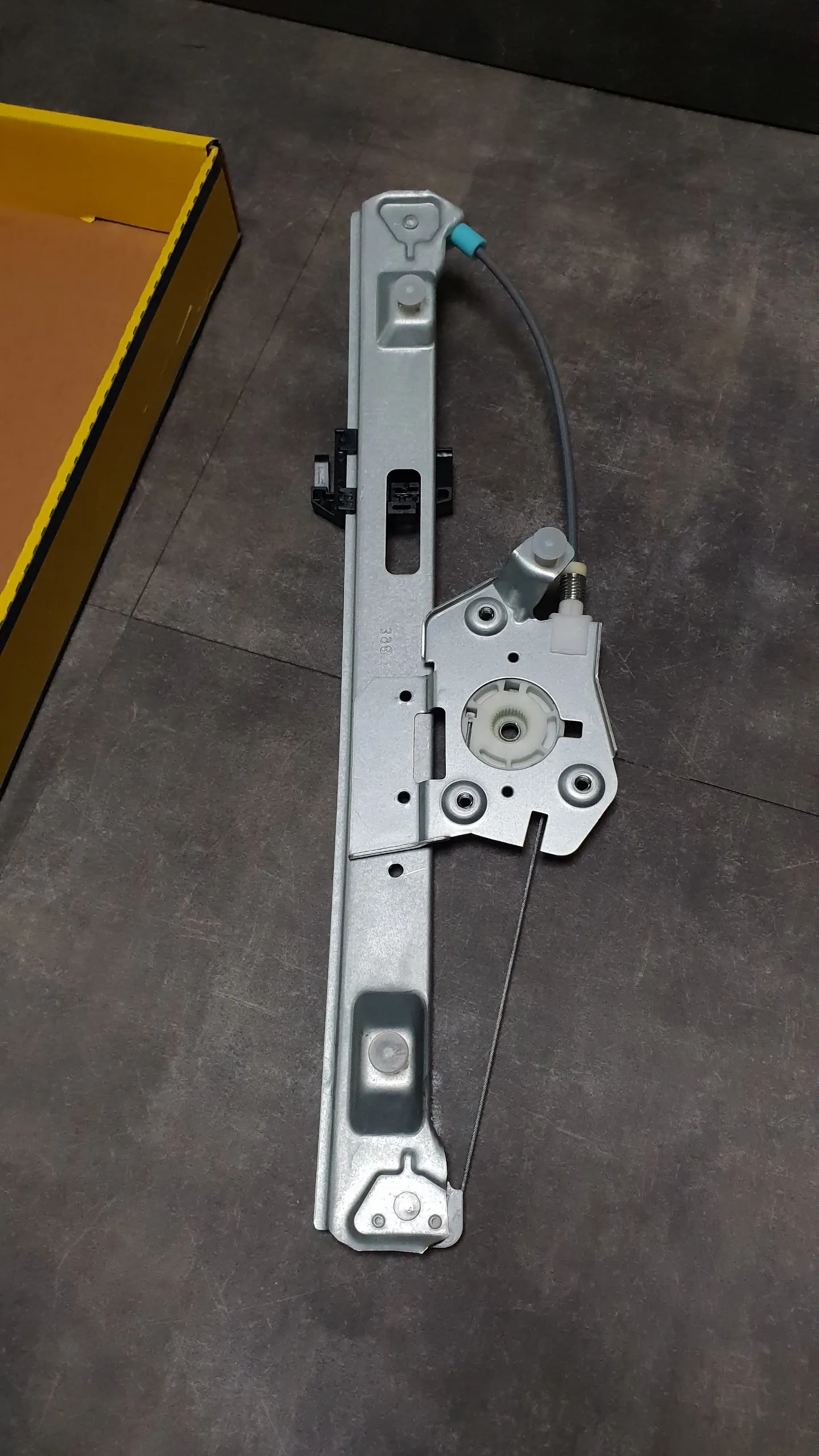 Механизм стеклоподъемника Е90,E90LCI без мотора (задний L)