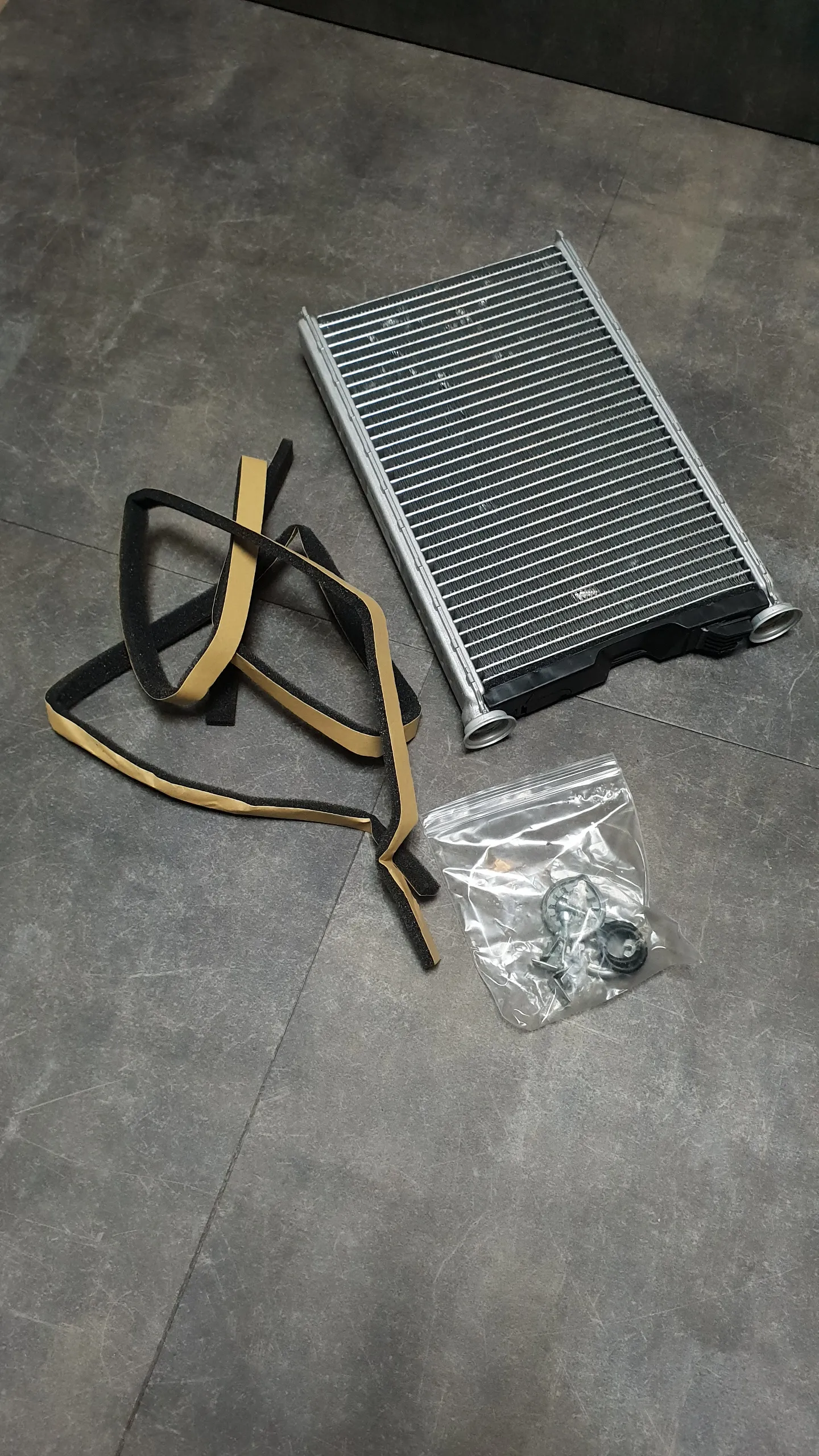 Радиатор отопителя E81-E88,E90,E84,F25,F26 [245x150x26]