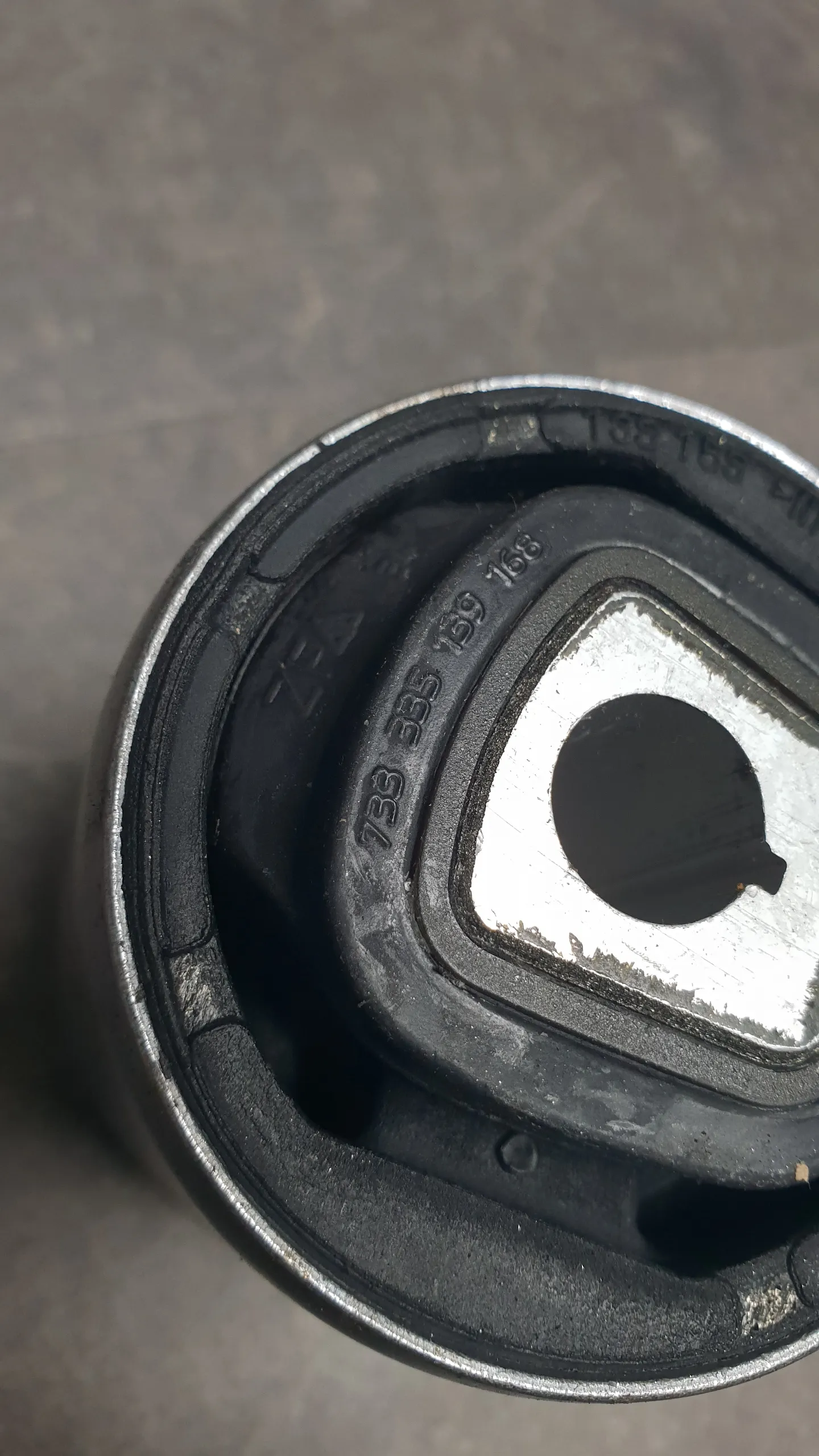 Сайлентблок переднего верхнего рычага F01,F02,F07 (кривой)