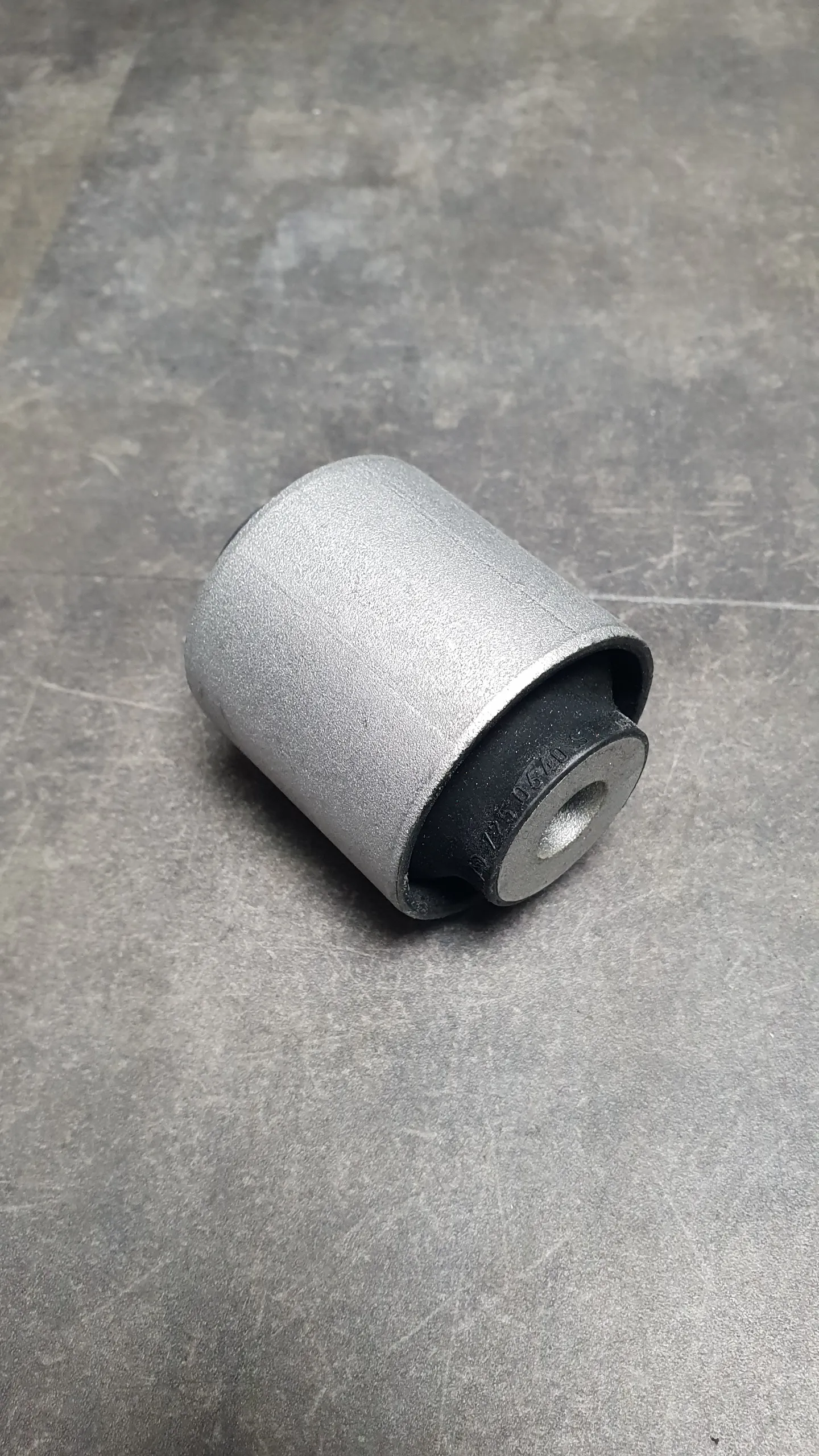 Сайлентблок переднего поперечного рычага (внутренний) F10-F18,F06-F13 [xi]