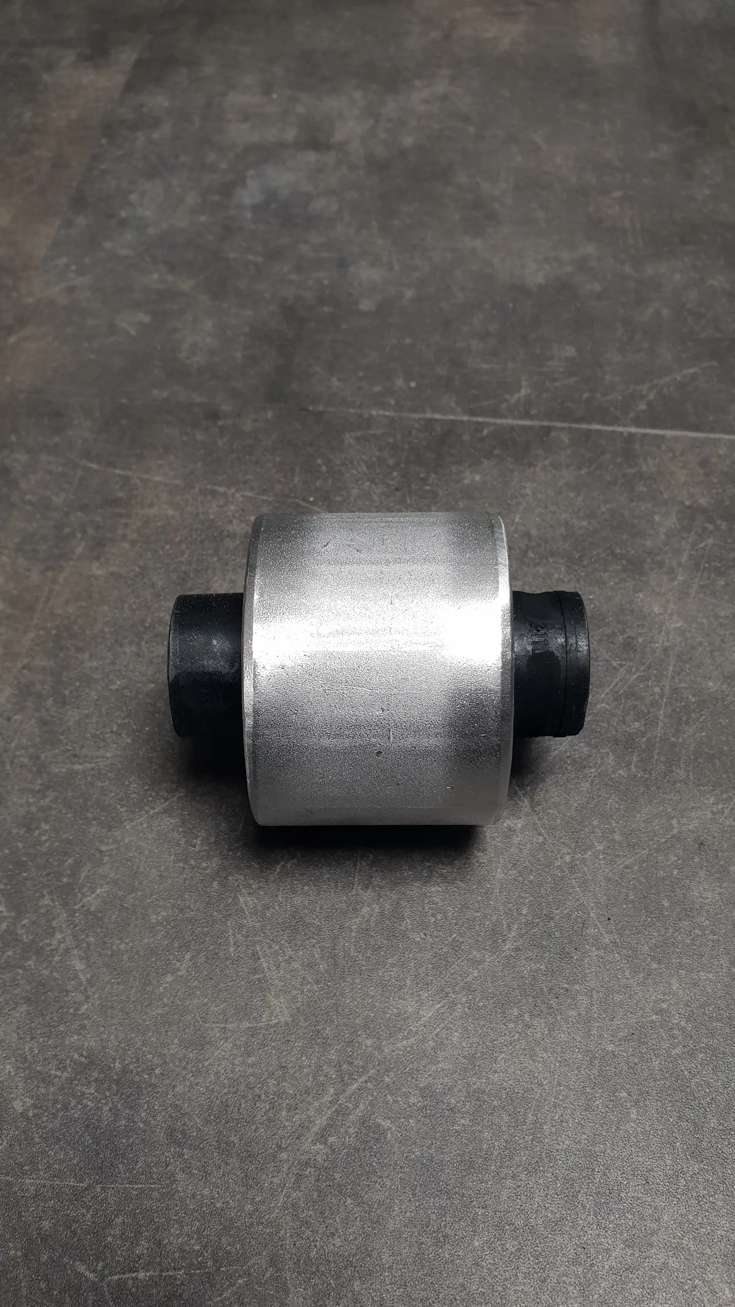 Сайлентблок переднего продольного рычага X3 F25, X4 F26