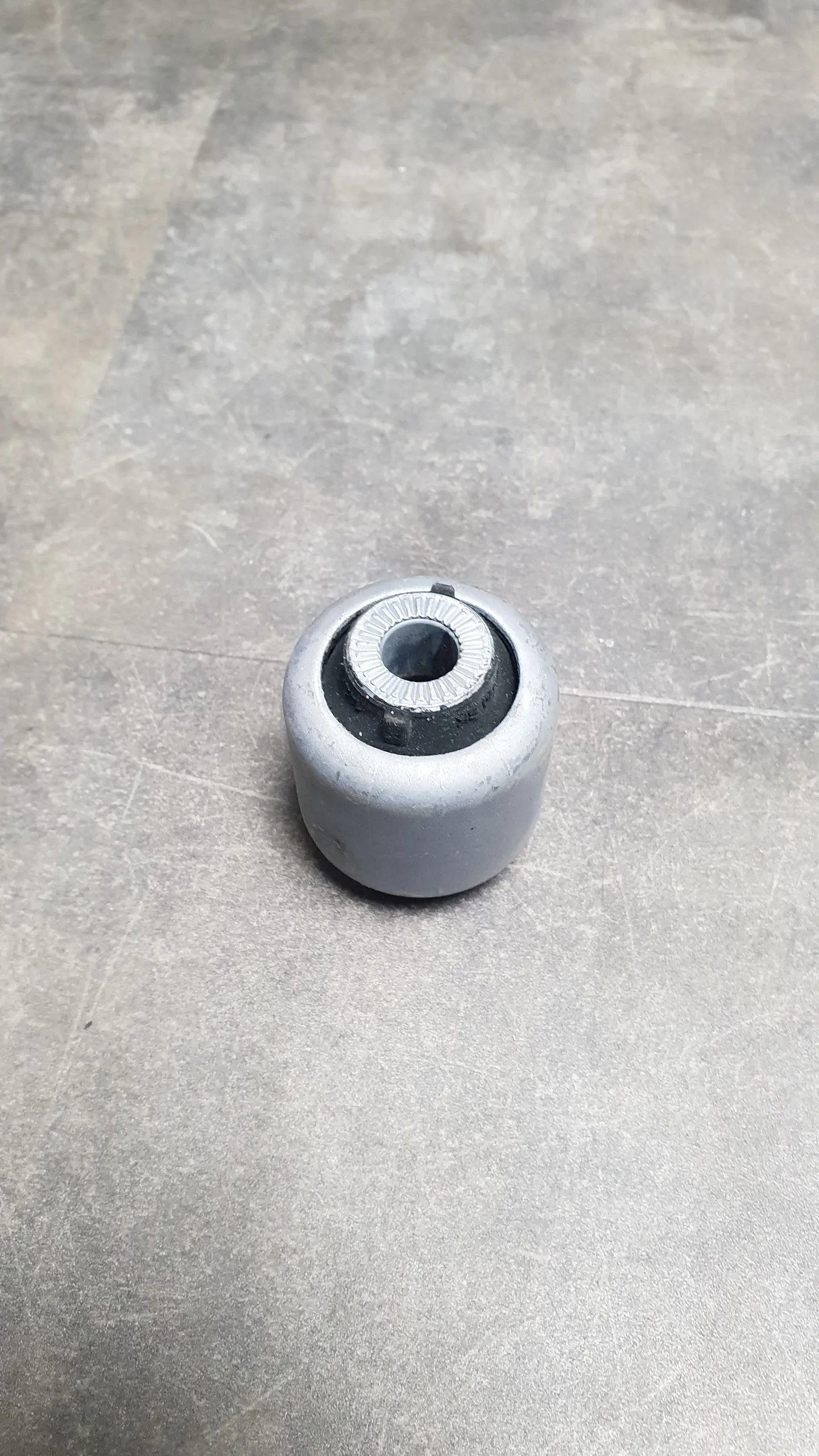 Сайлентблок переднего нижнего рычага F20,F21,F25,F26