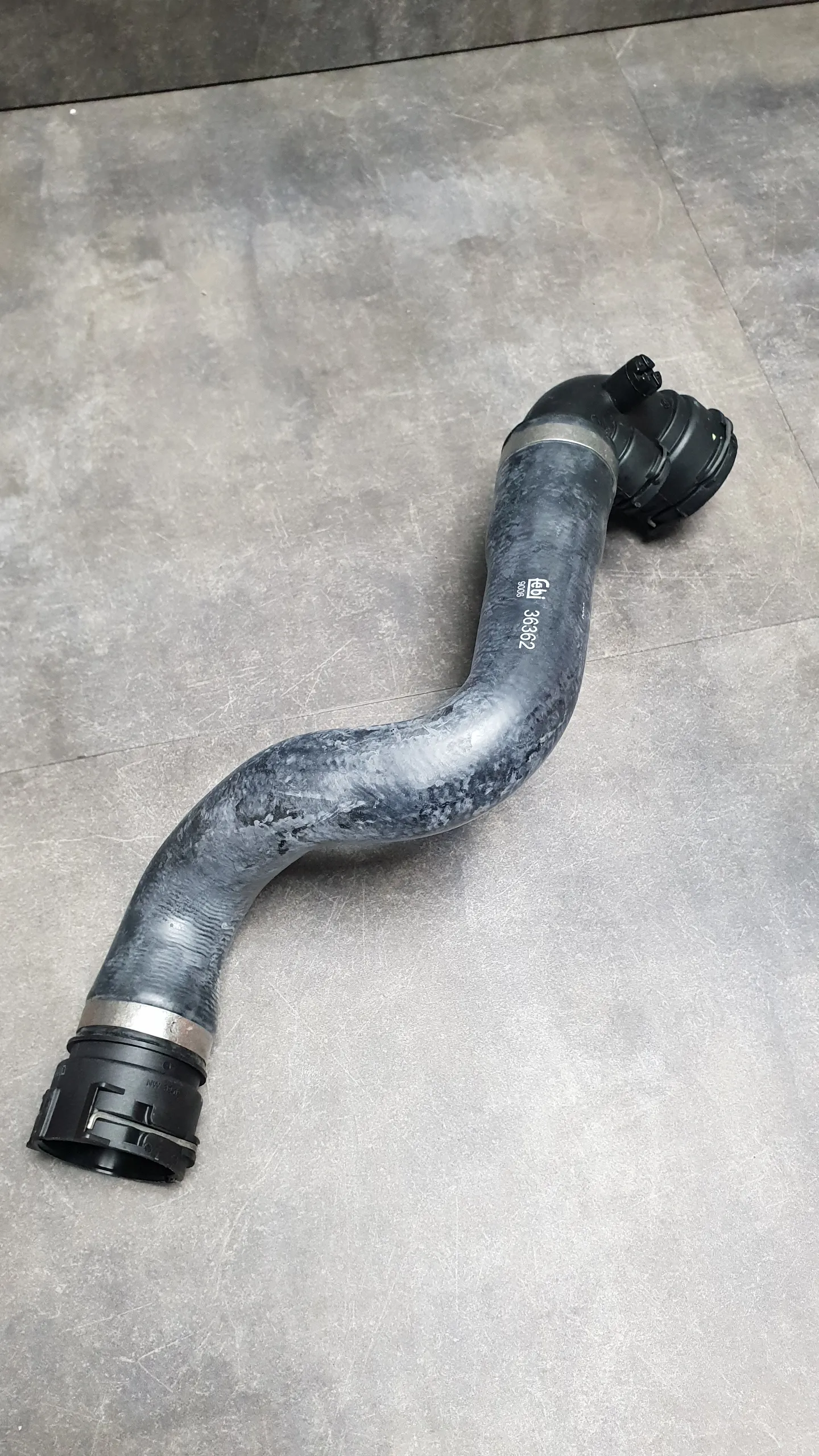 Патрубок системы охлаждения верхний E53 [M54]