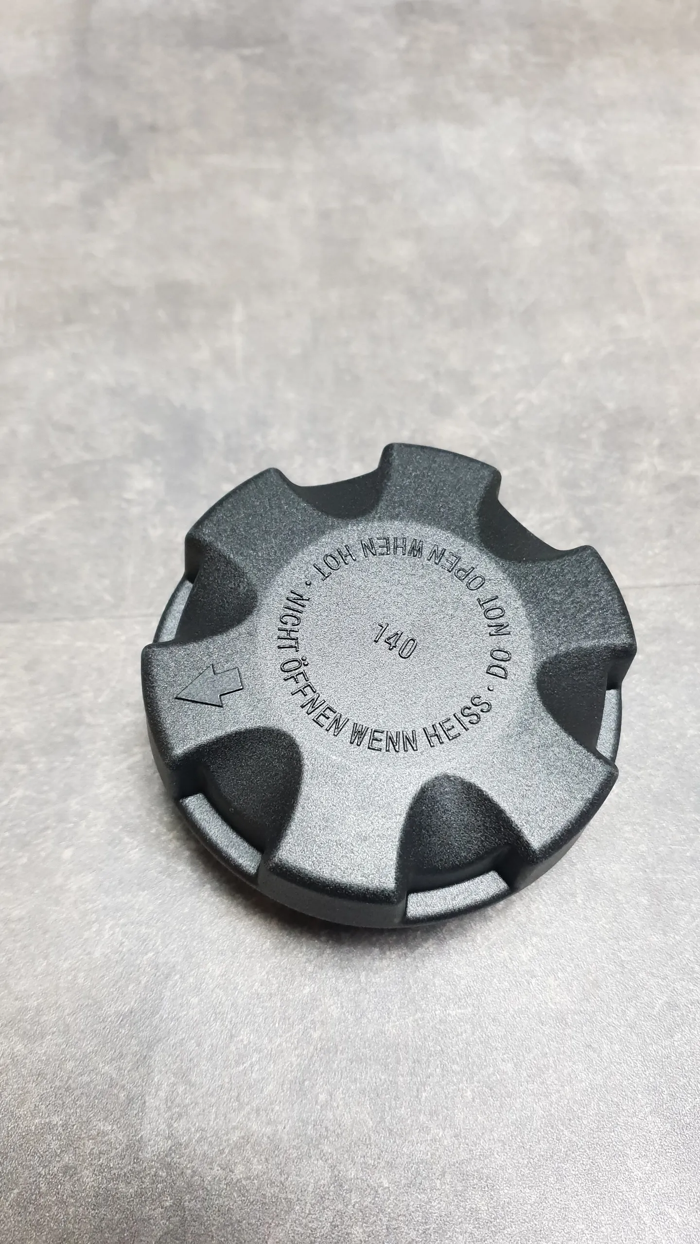 Крышка радиатора (расширительного бачка) E81,E90,F10,F01,E84,E70