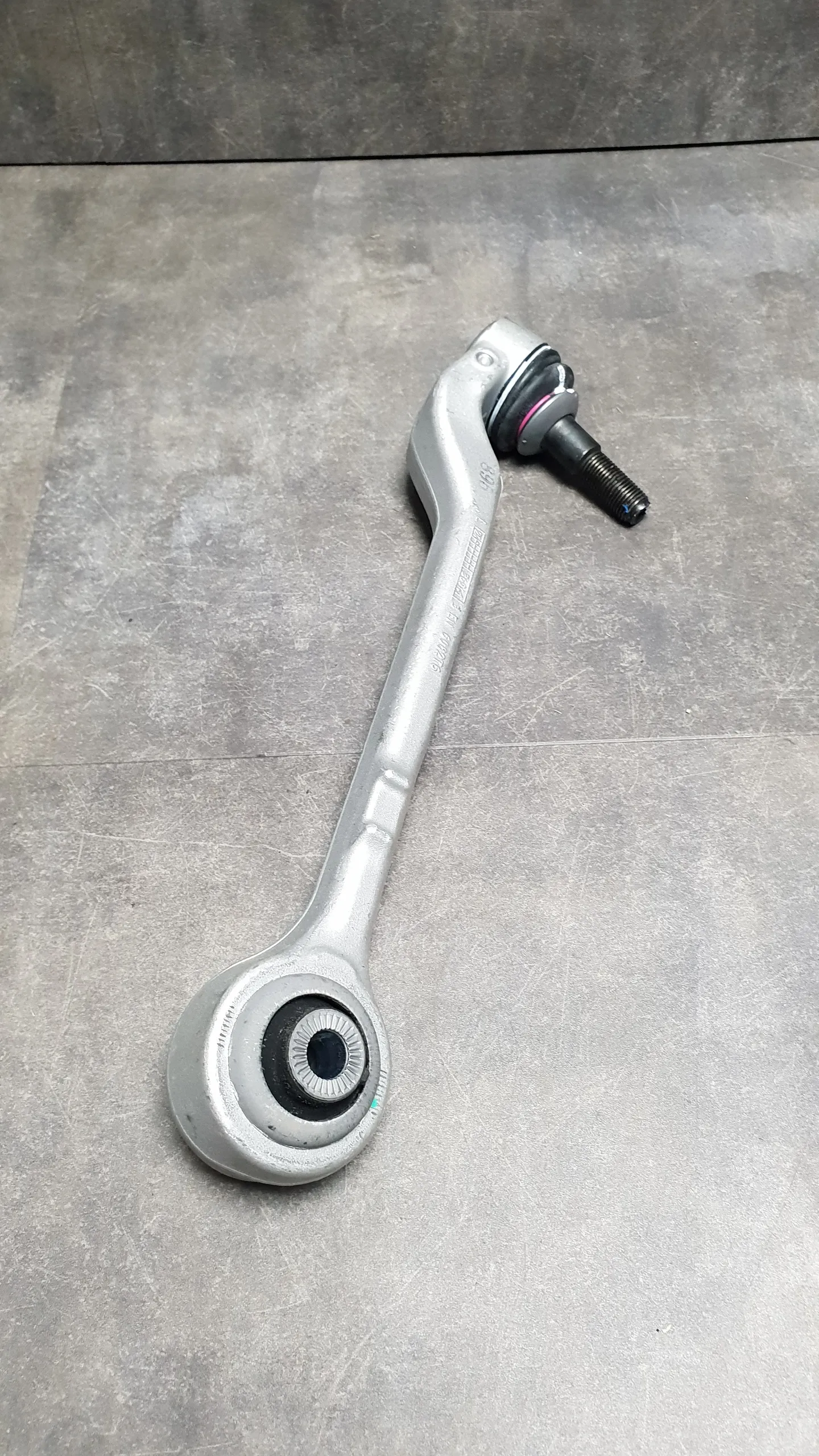 Рычаг подвески передней нижний F20,F30 [L] (прямой)