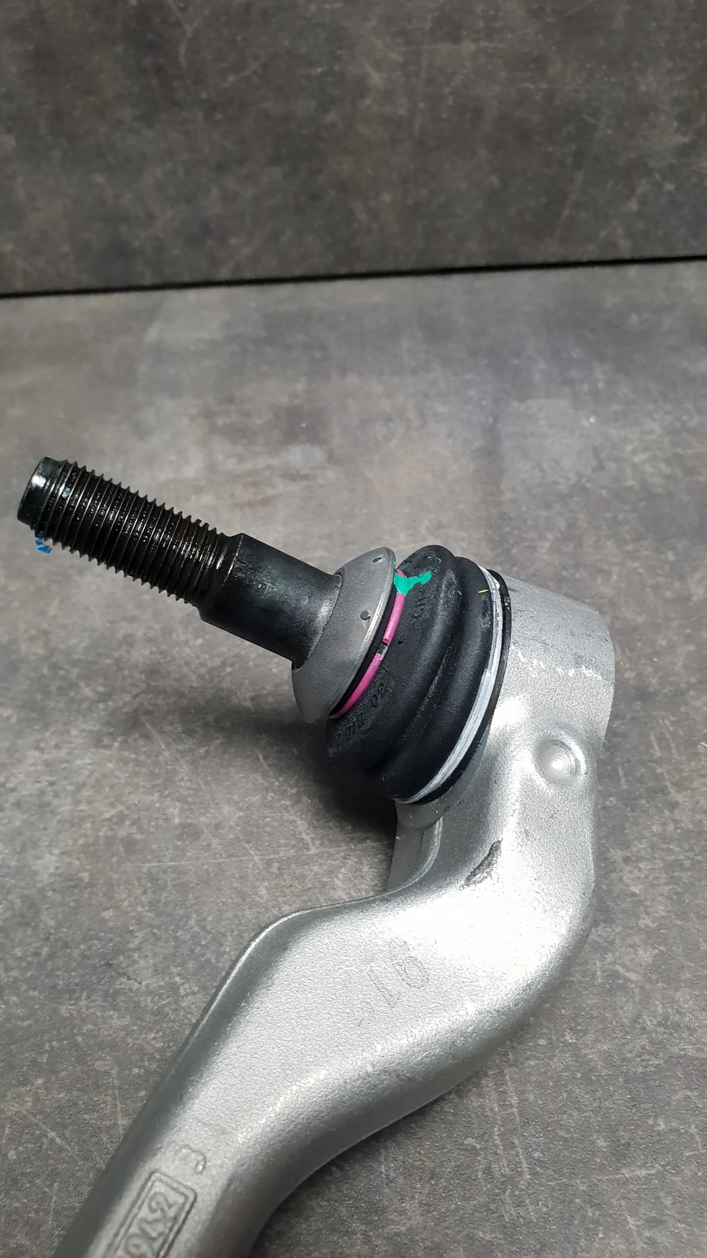 Рычаг подвески передней нижний F20,F30 [R] (прямой)