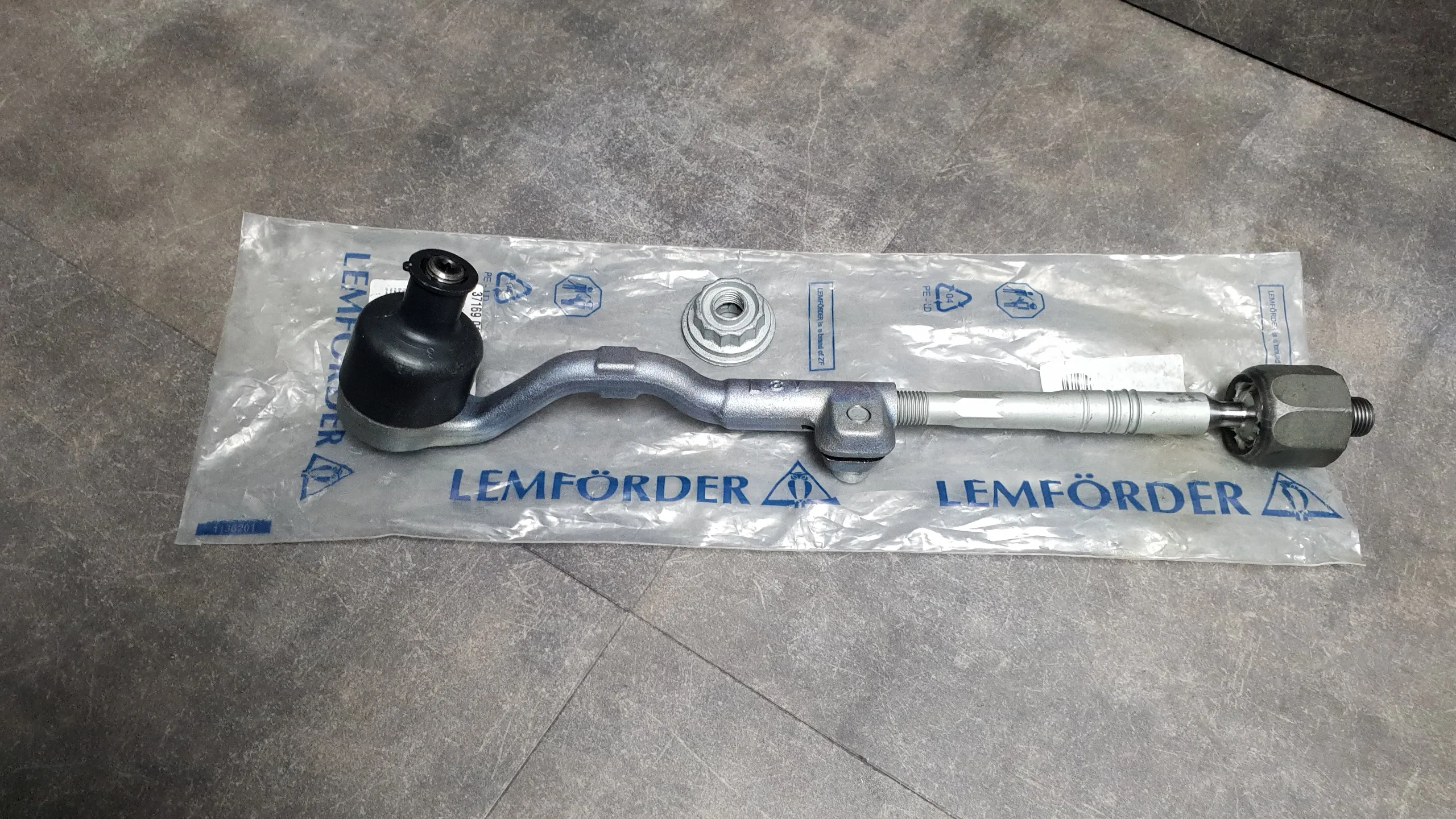 Рулевая тяга в сборе с наконечником F15,F16 [L]