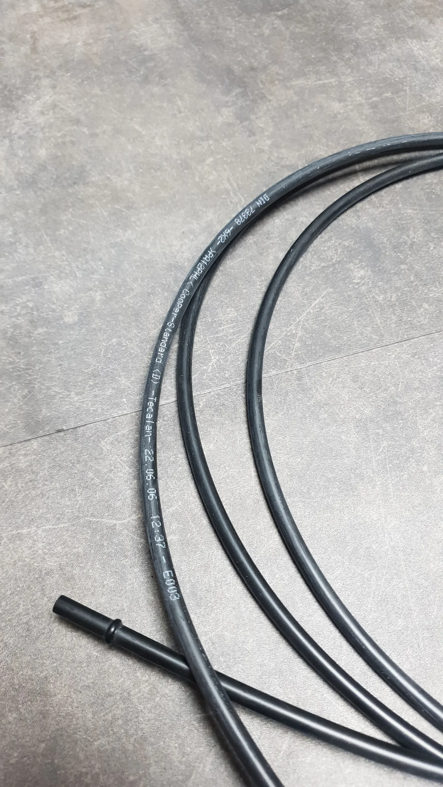 Трубка распределительного коллектора (на пневмоамортизатор) E53 [L]