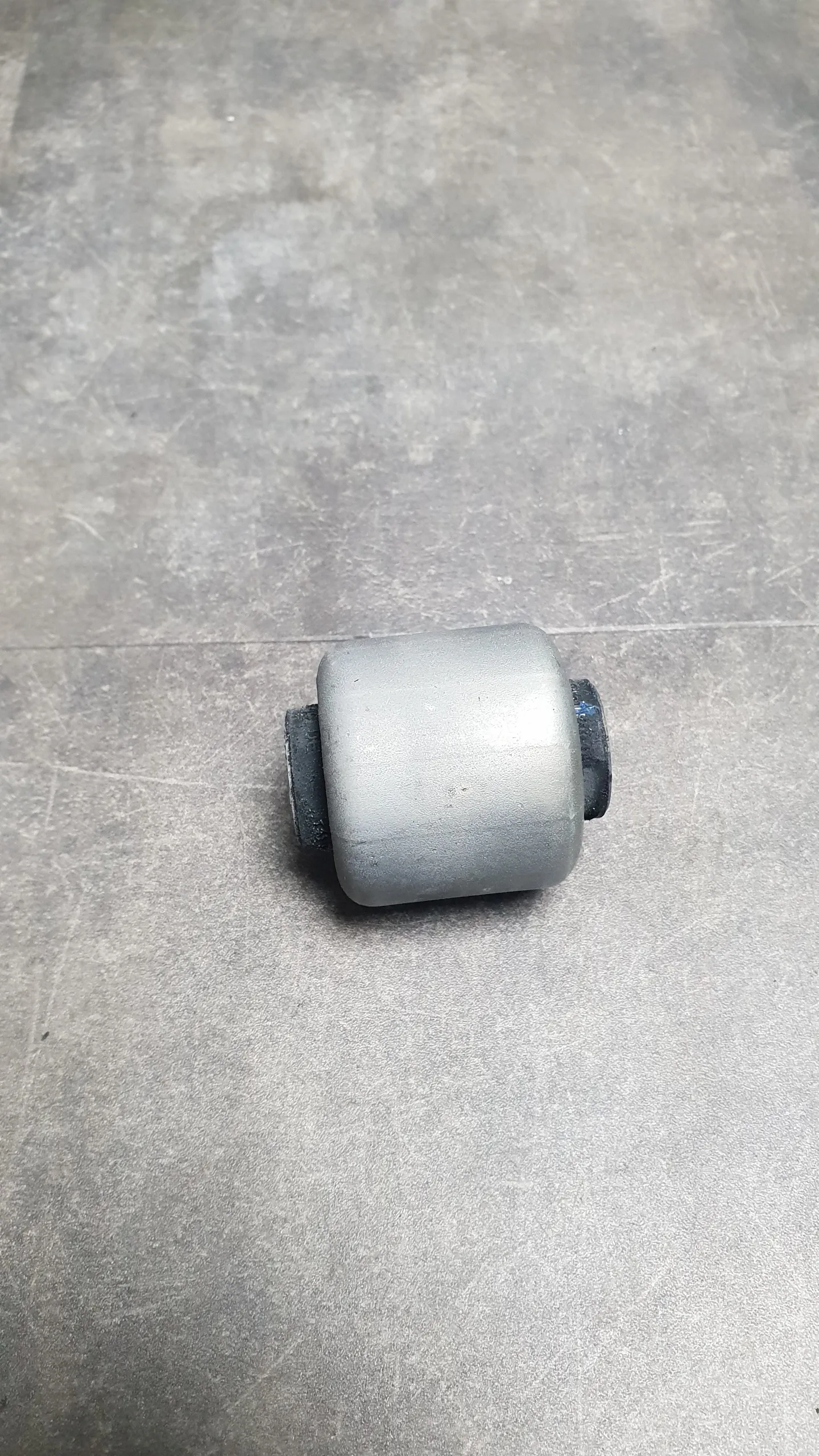 Сайлентблок переднего нижнего рычага F20,F30 [задний привод]