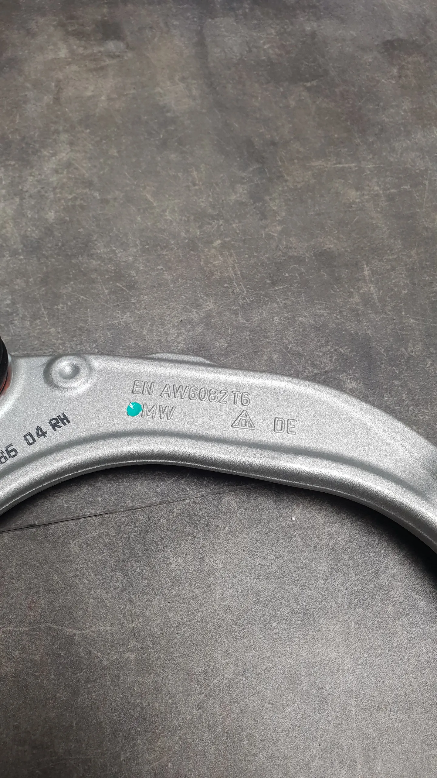 Рычаг подвески передней верхний E70,E71,E72 [U-образный] R