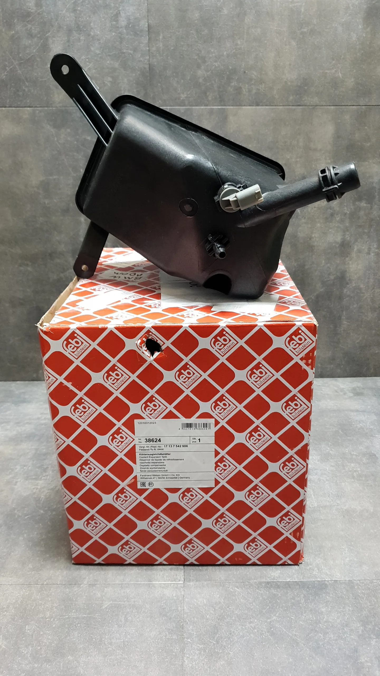 Бачок расширительный радиатора E60,E60LCI,E63 [бензиновый мотор]