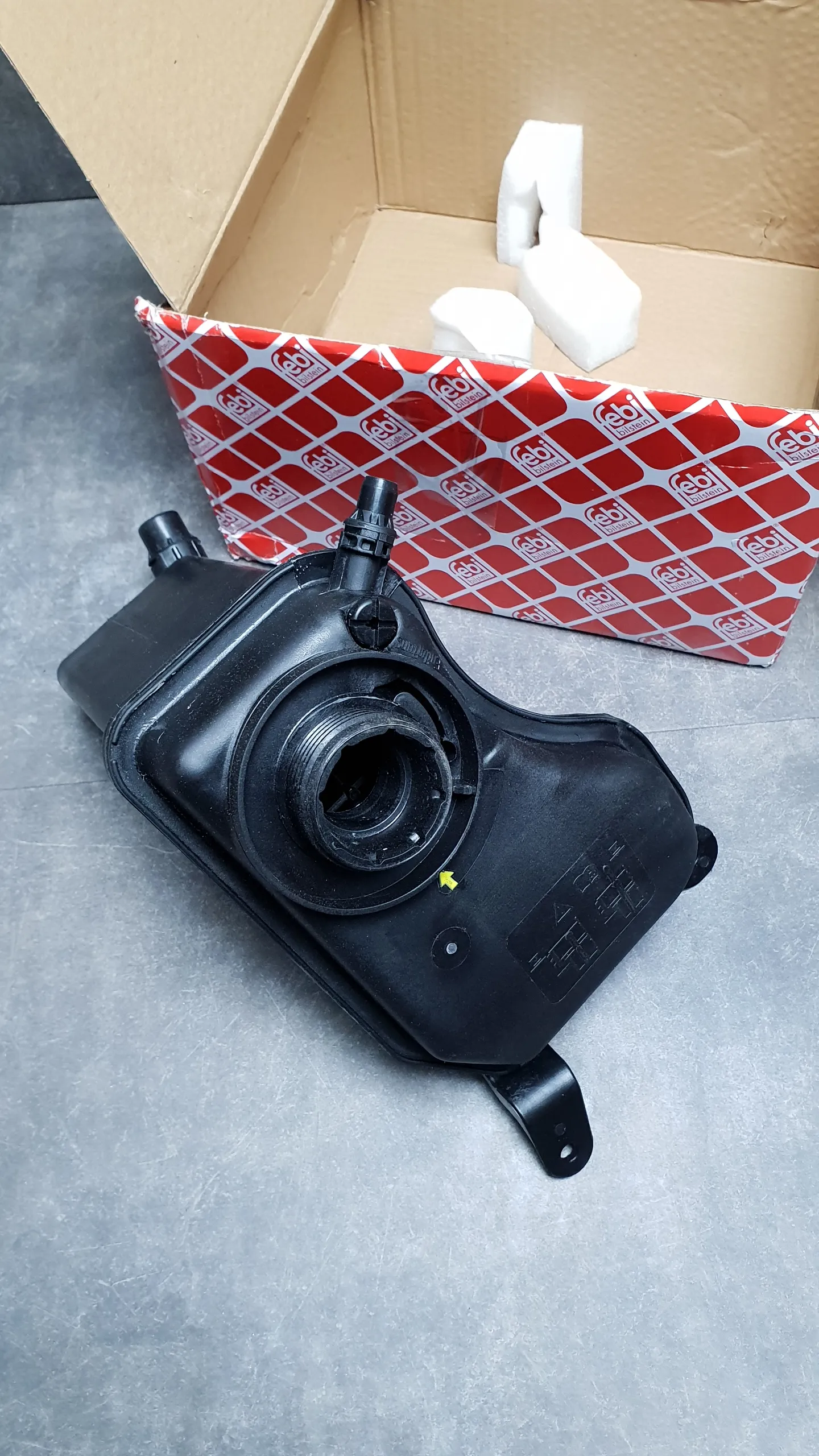 Бачок расширительный радиатора E81,E82,E88,E90,E91,E92,E84