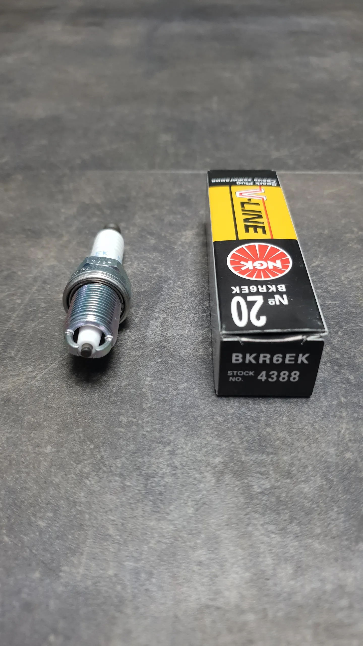 Свеча зажигания M40,M43,M50,M52,M54,M60,M62,N42,N62 [2х конт; NGK V-Line 20]