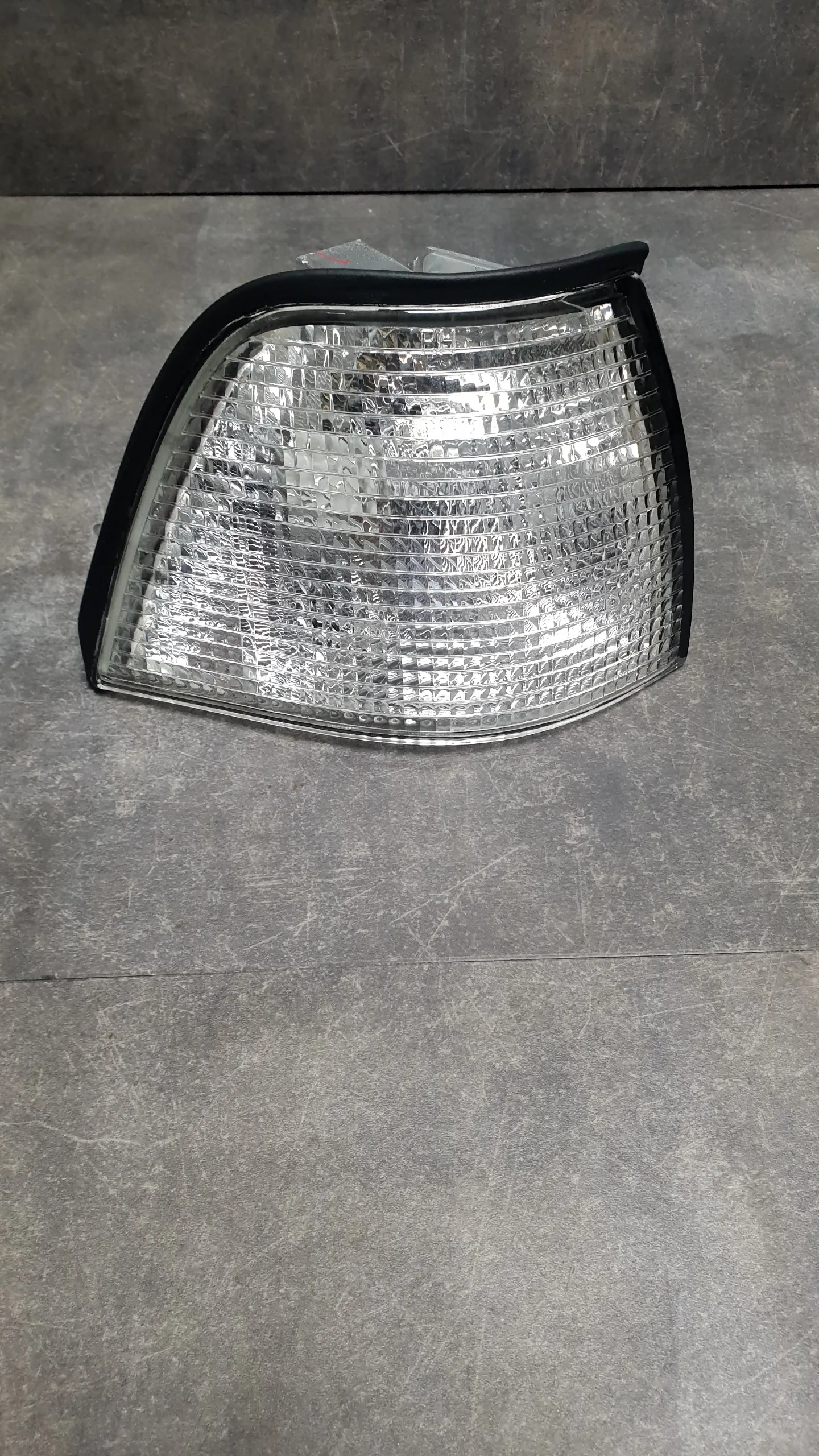 Фонарь указателя поворота E36 седан R, белый