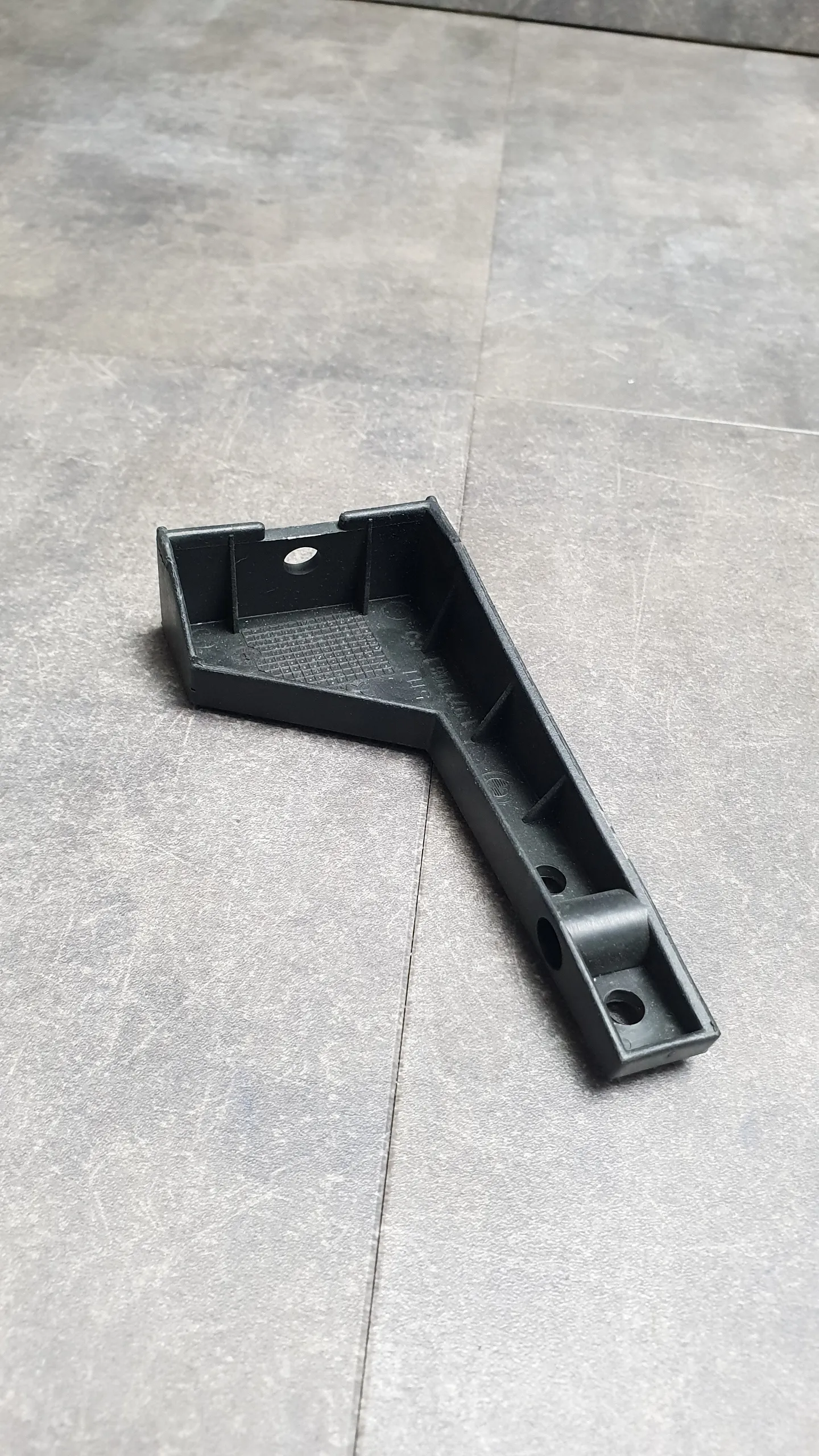 Кронштейн крепления фары противотуманной E36 R