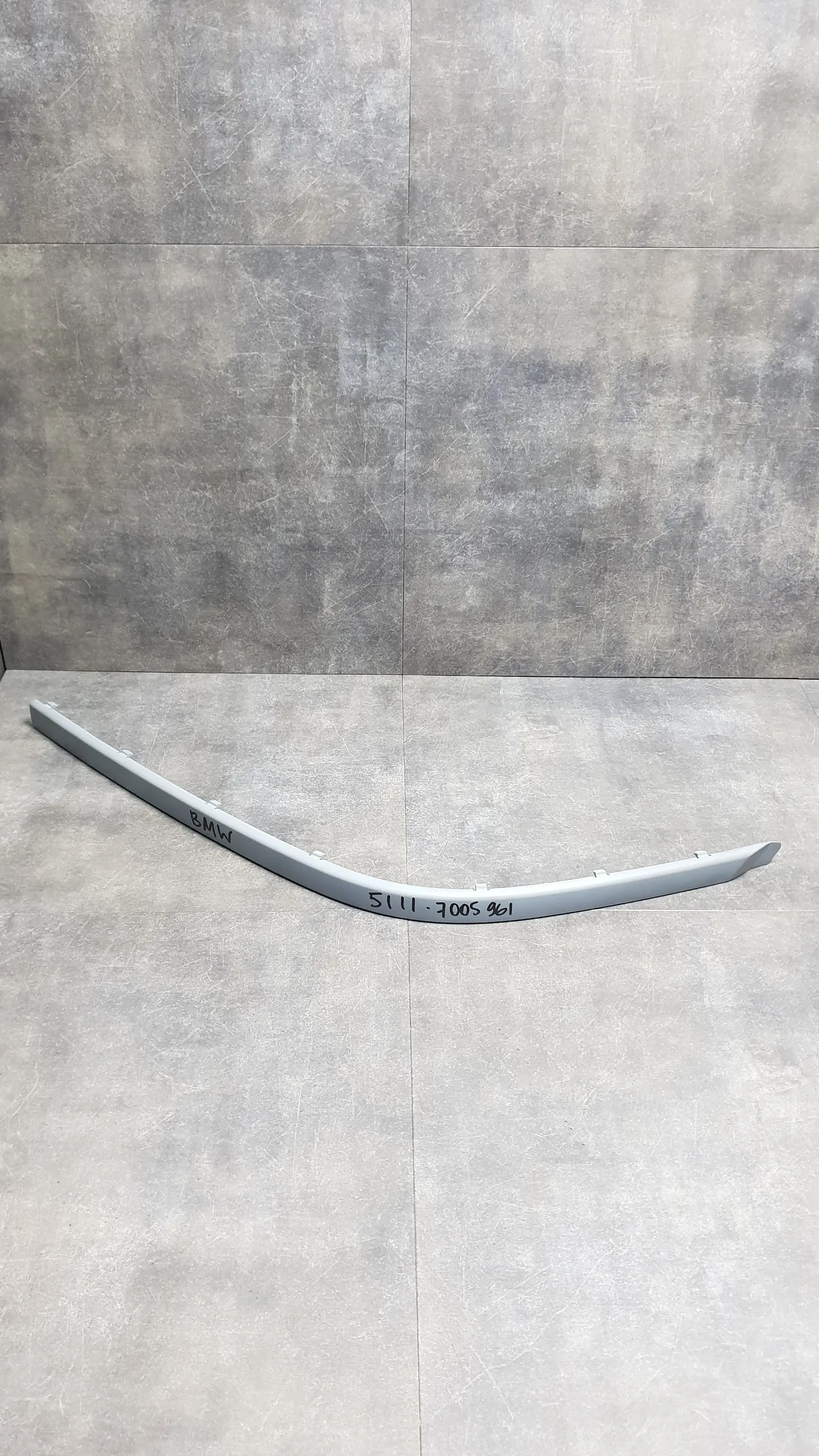 Молдинг бампера переднего E39 [рест, под хром] L