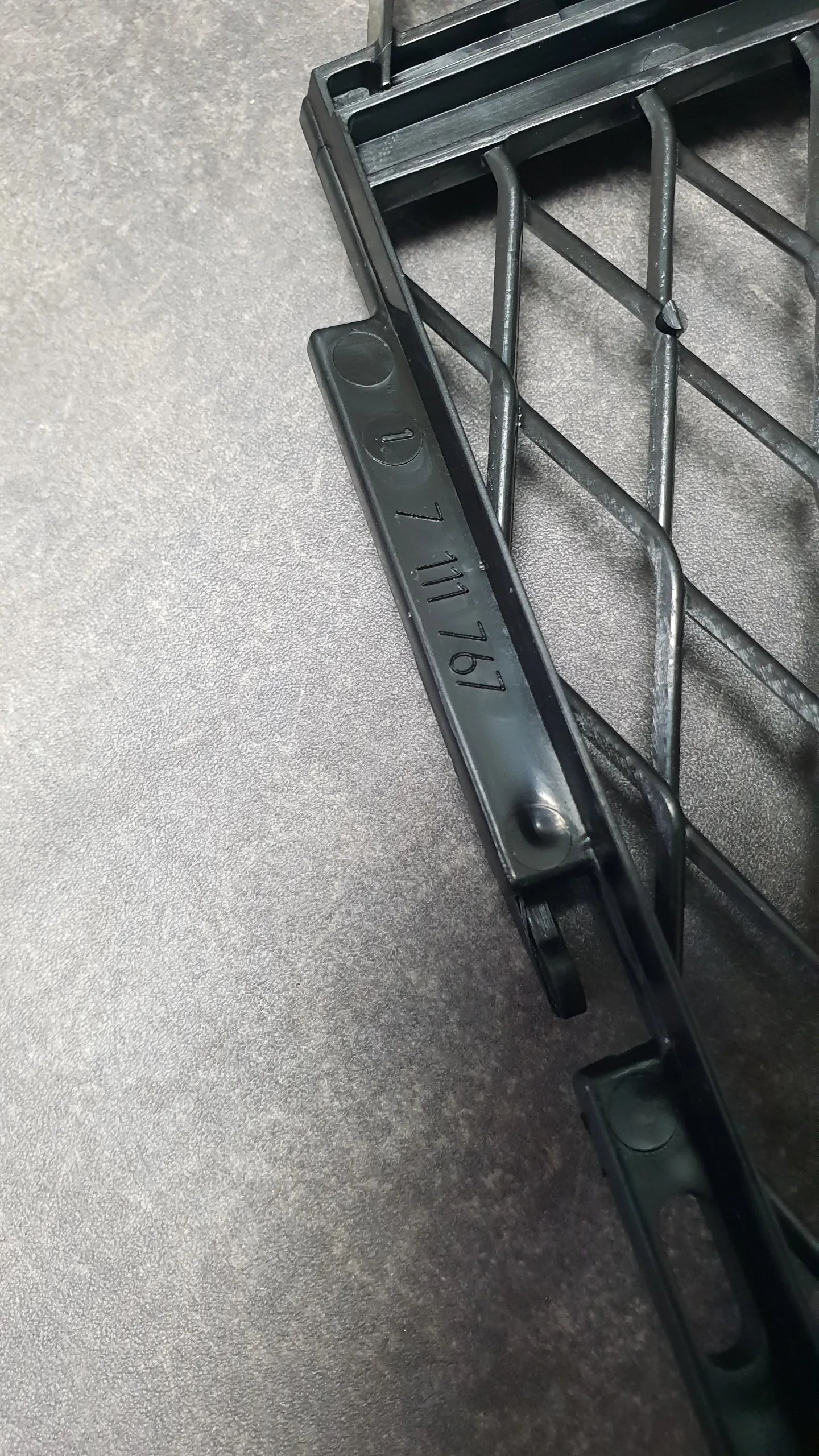 Решетка бампера переднего центральная нижняя E53 рест (Schwarz)