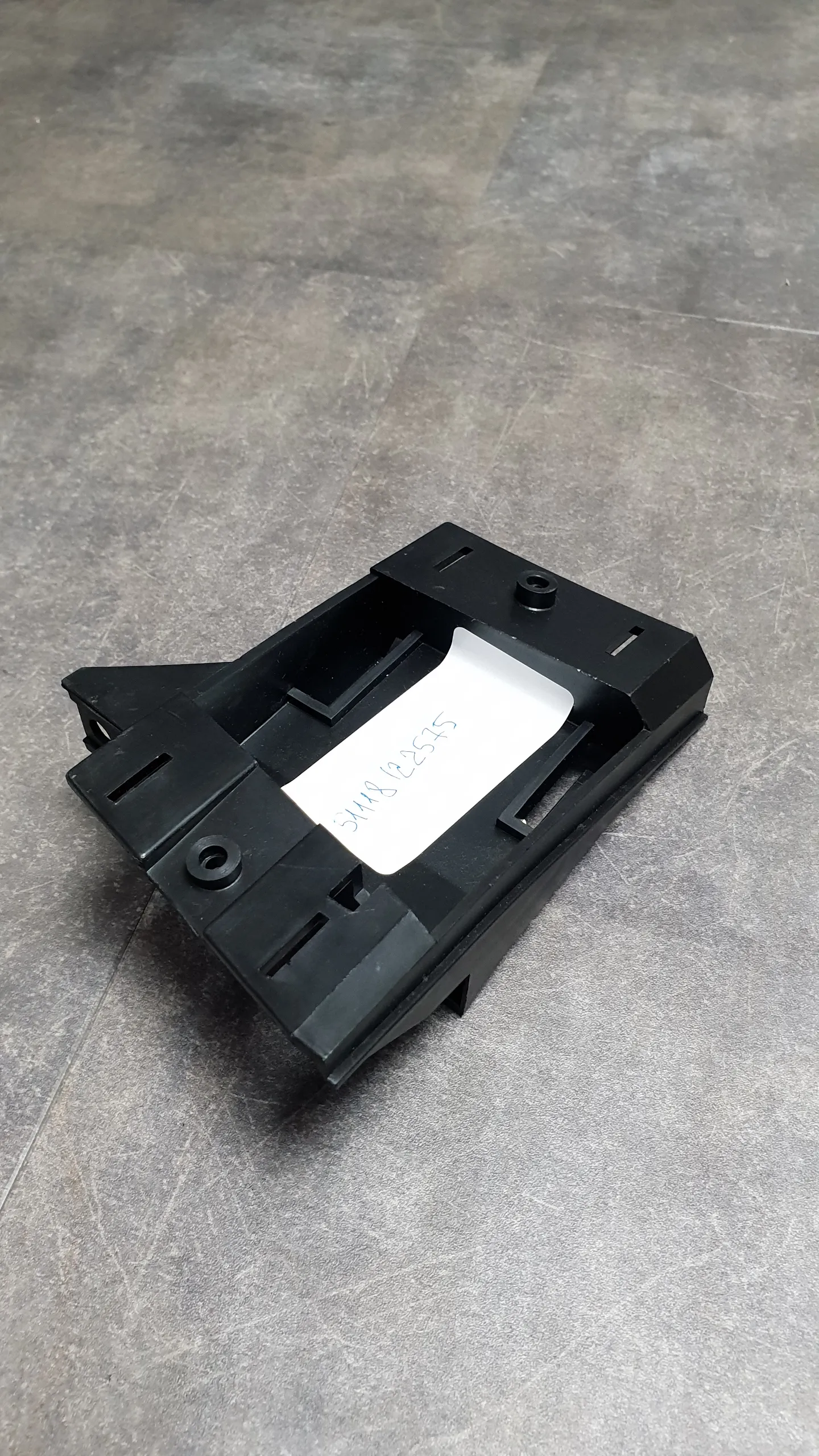 Кронштейн крепления переднего бампера E36 на бампере (L)