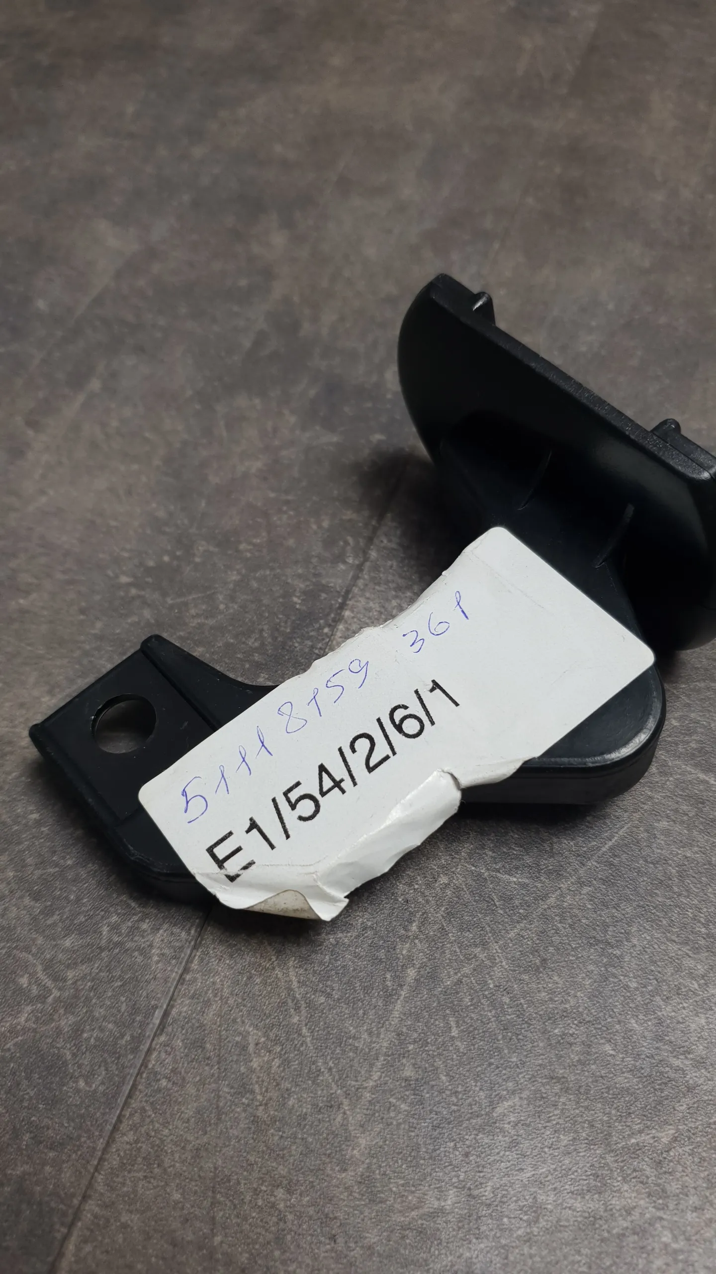 Кронштейн крепления переднего бампера E39 L