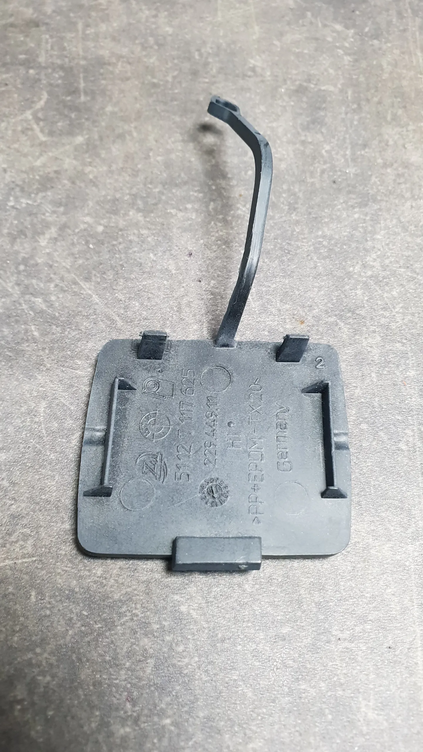 Заглушка отверстия под буксировочный крюк E87 [задний бампер]