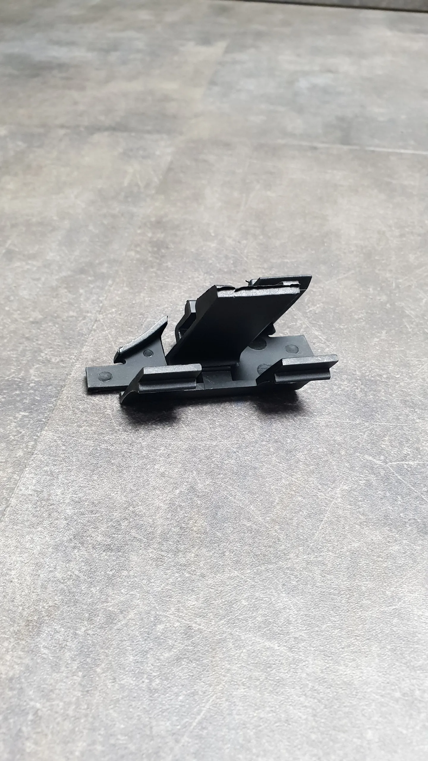 Кронштейн крыла переднего E34 (к усам) [R]