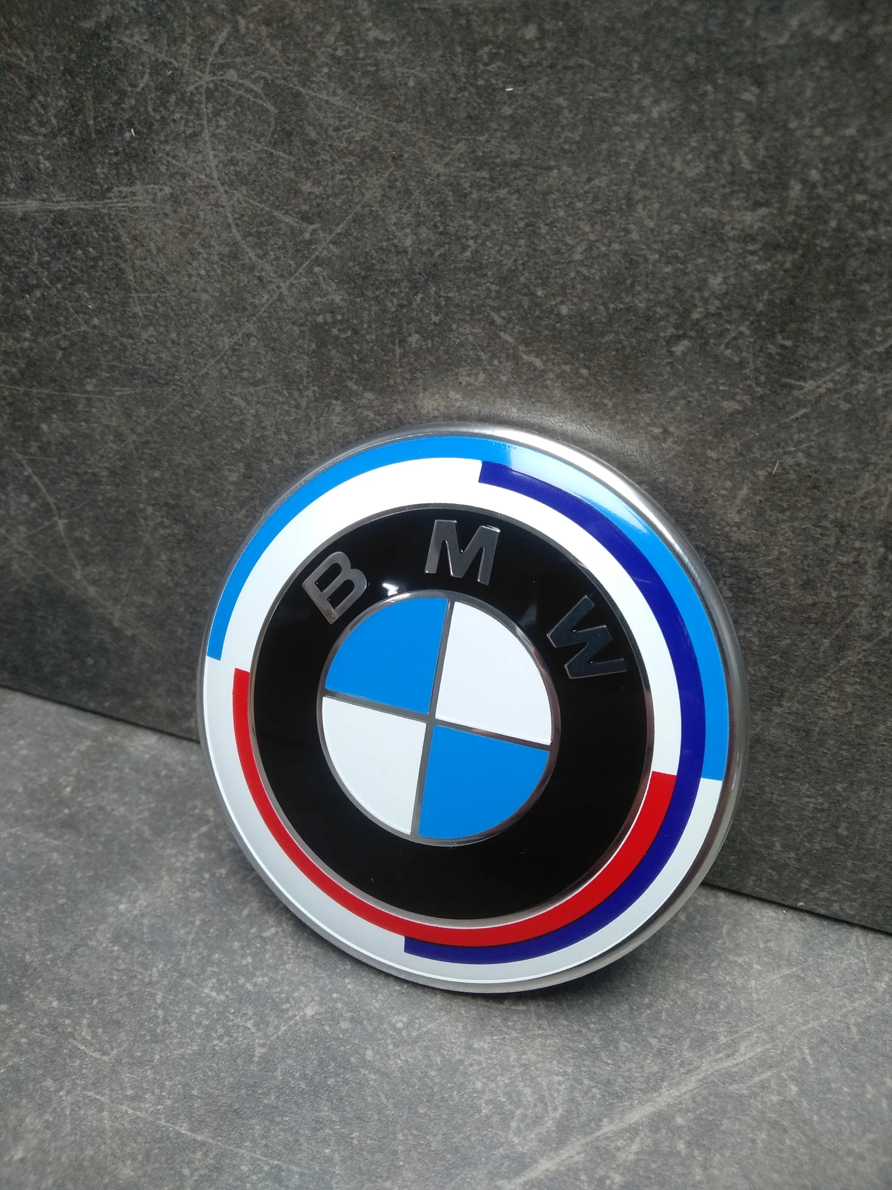 Эмблема BMW 82мм, "Old Style" (черная подложка) КИТАЙ