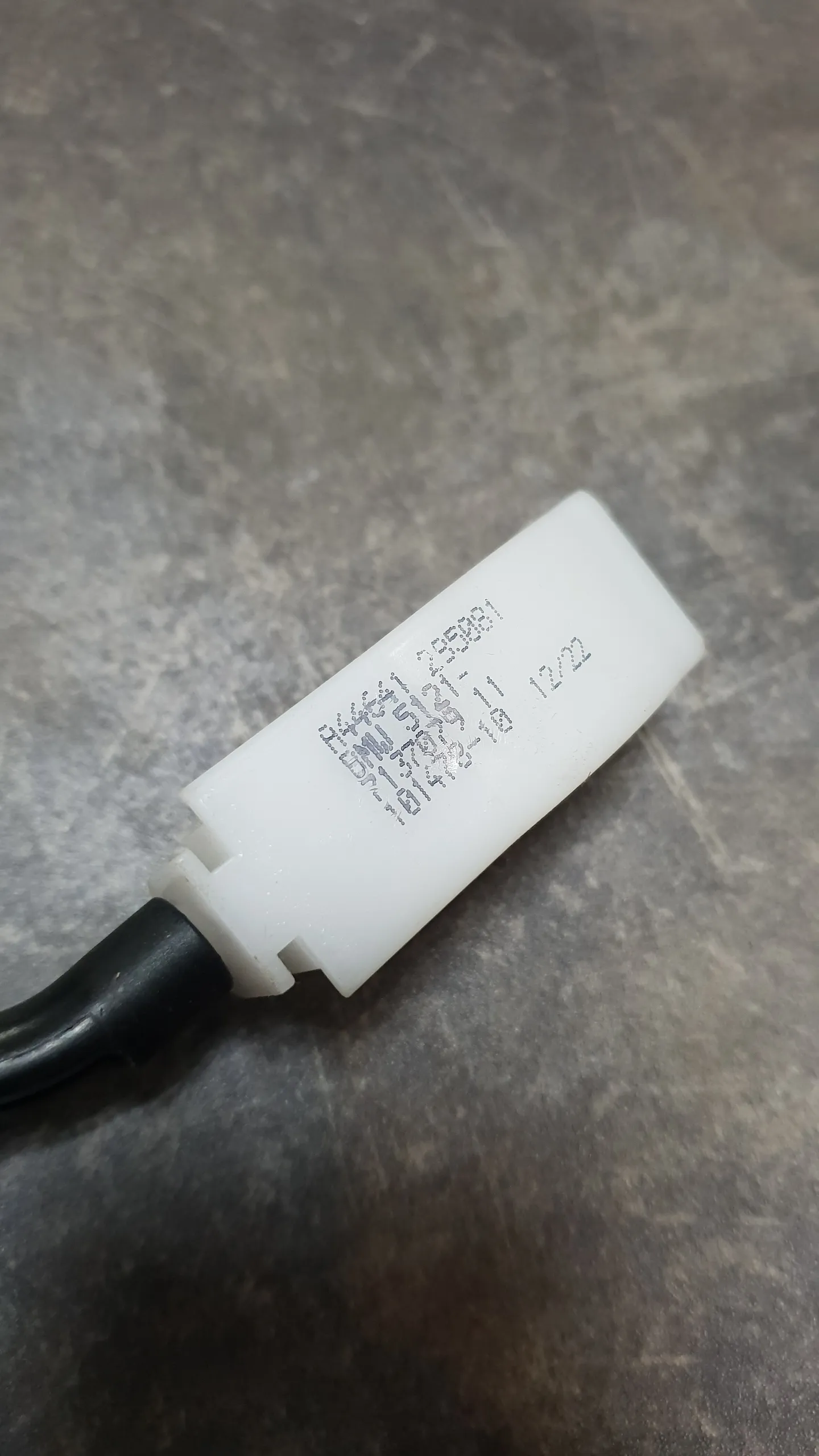 Трос от замка до салонной ручки пер. E70,E71