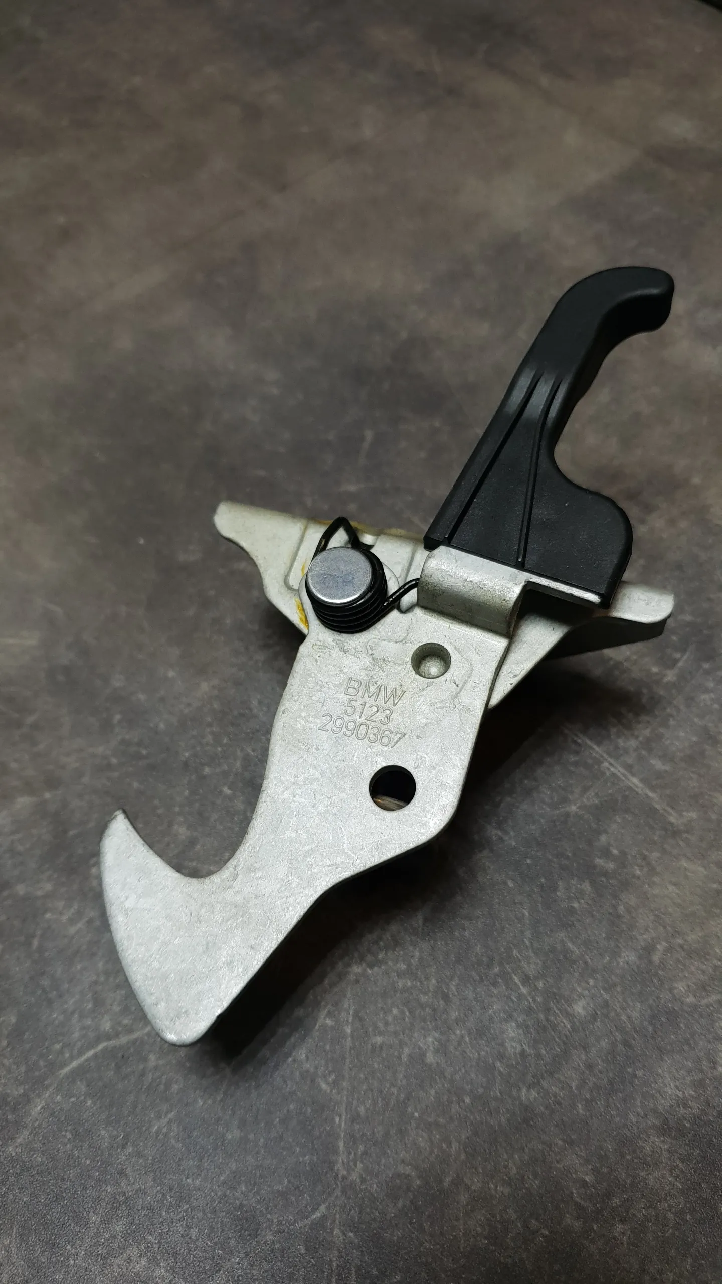 Крюк капота захватный BMW E84