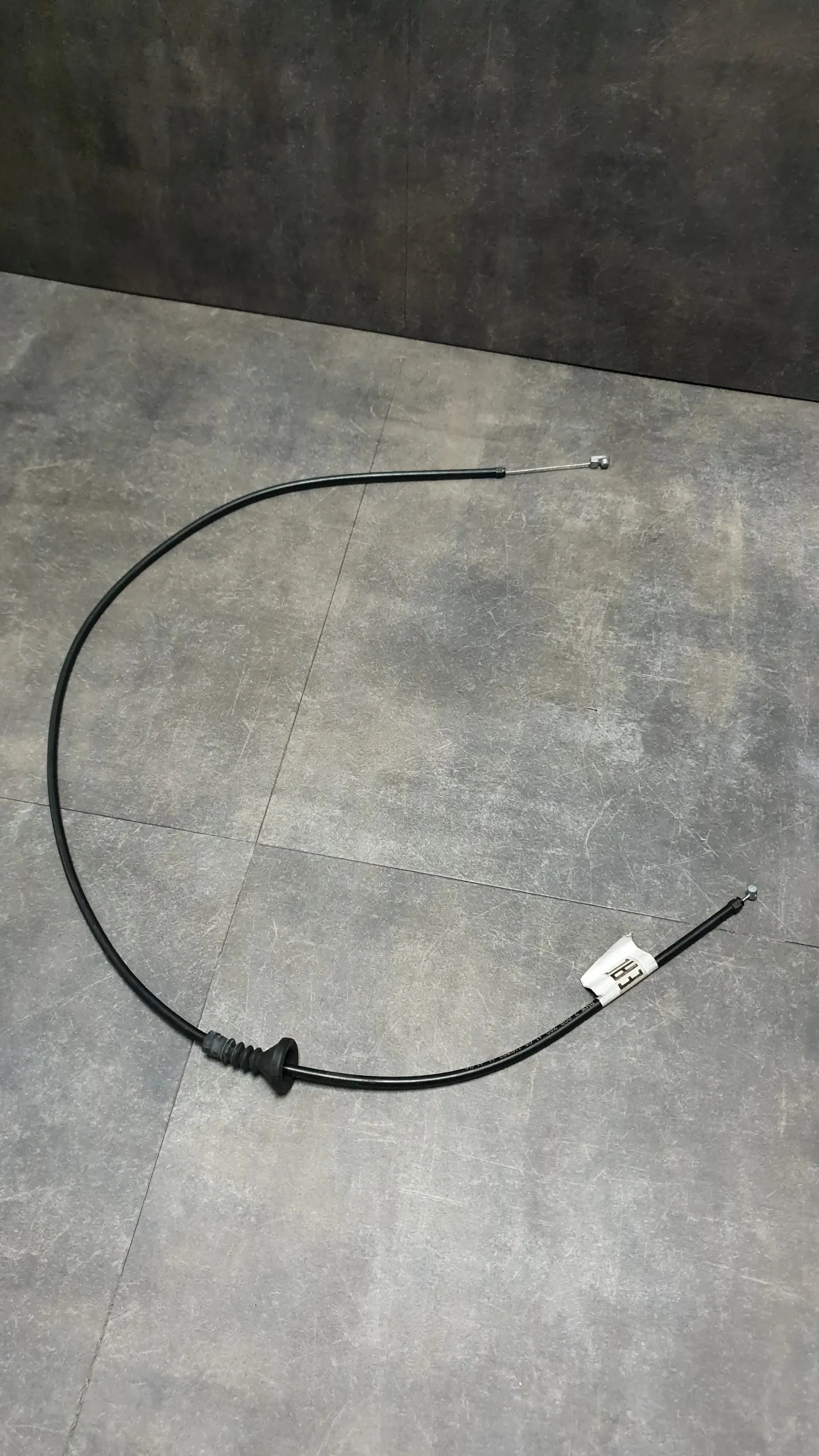 Трос капота E60-E64 (привод капота) [по 07.2006г]